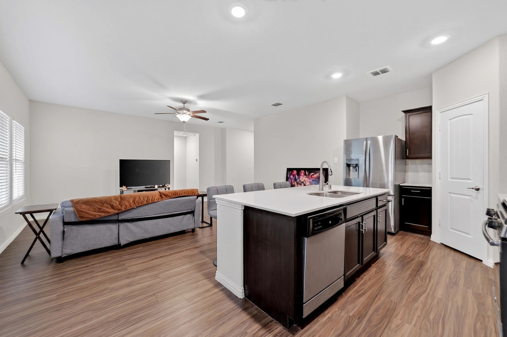 705 Pearl Way