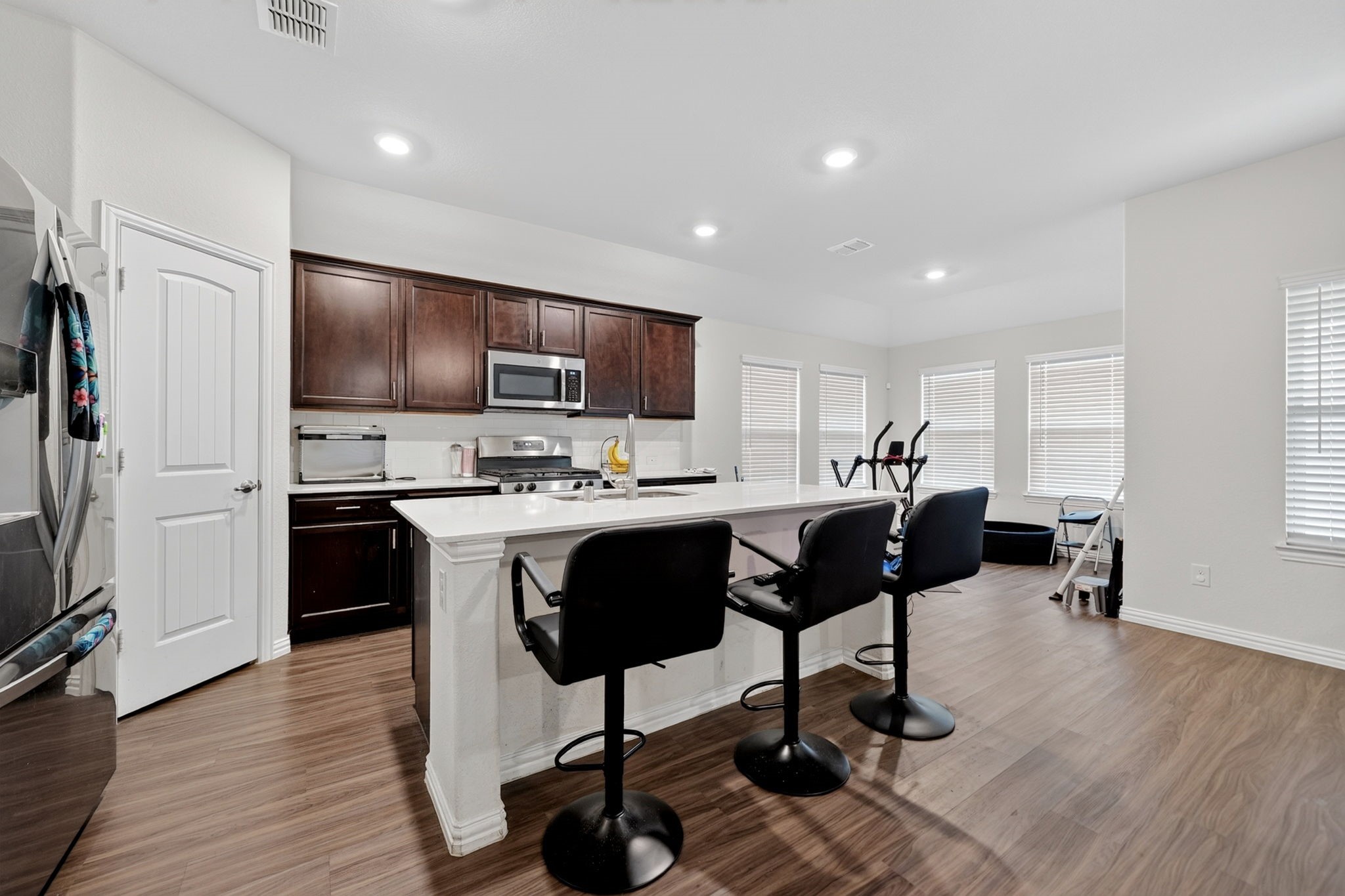 705 Pearl Way