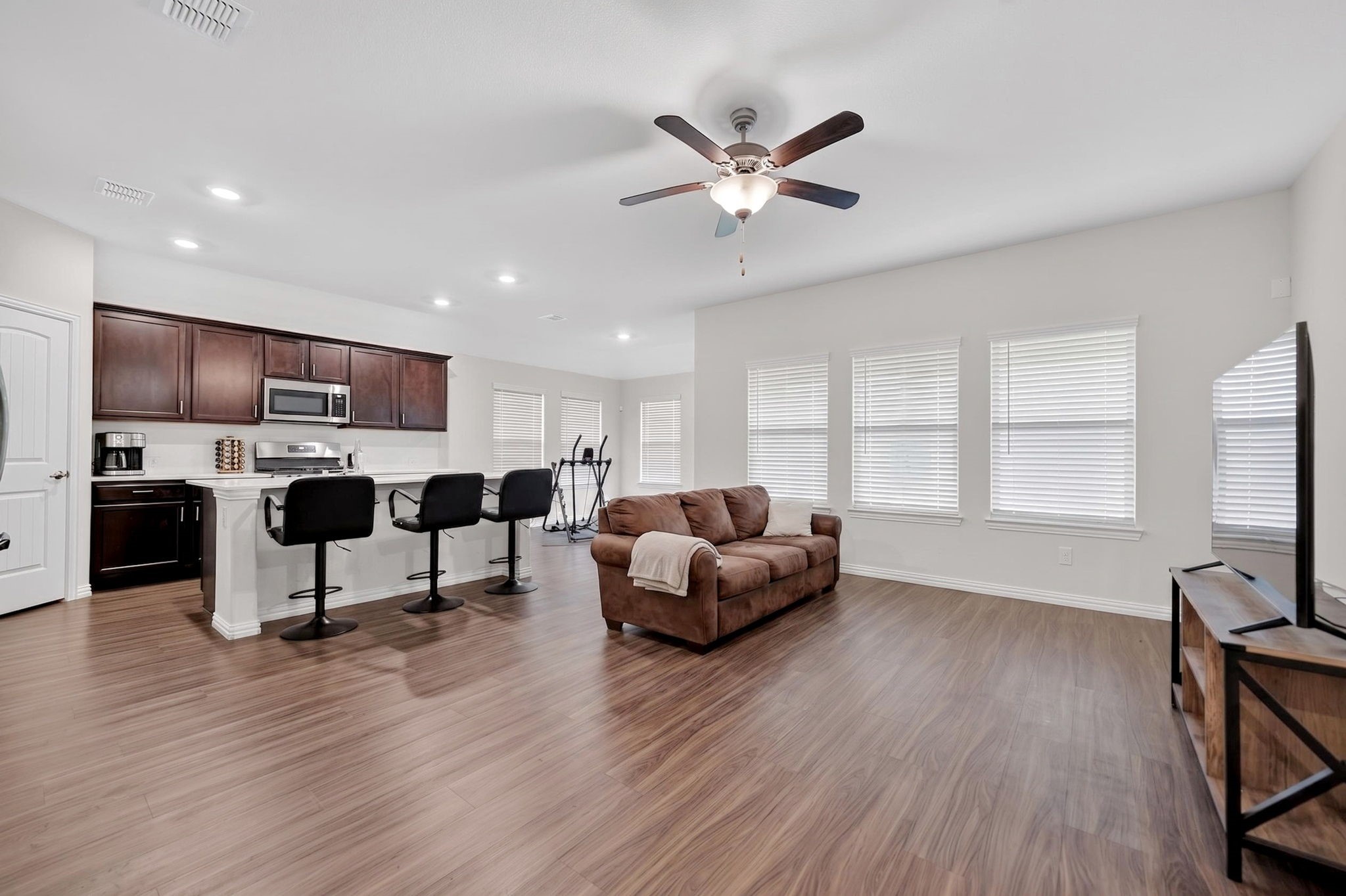 705 Pearl Way