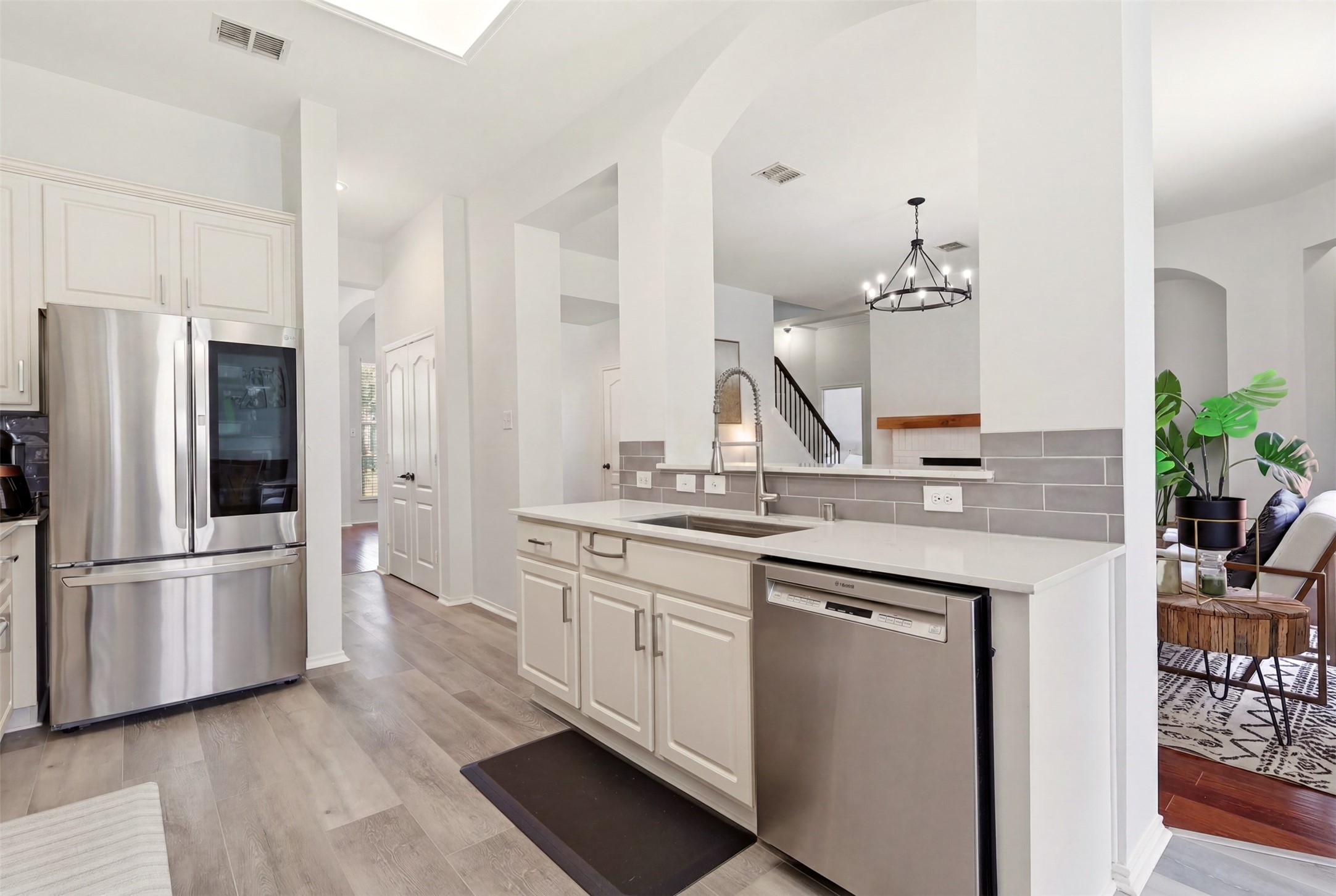1744 Ivy Lane