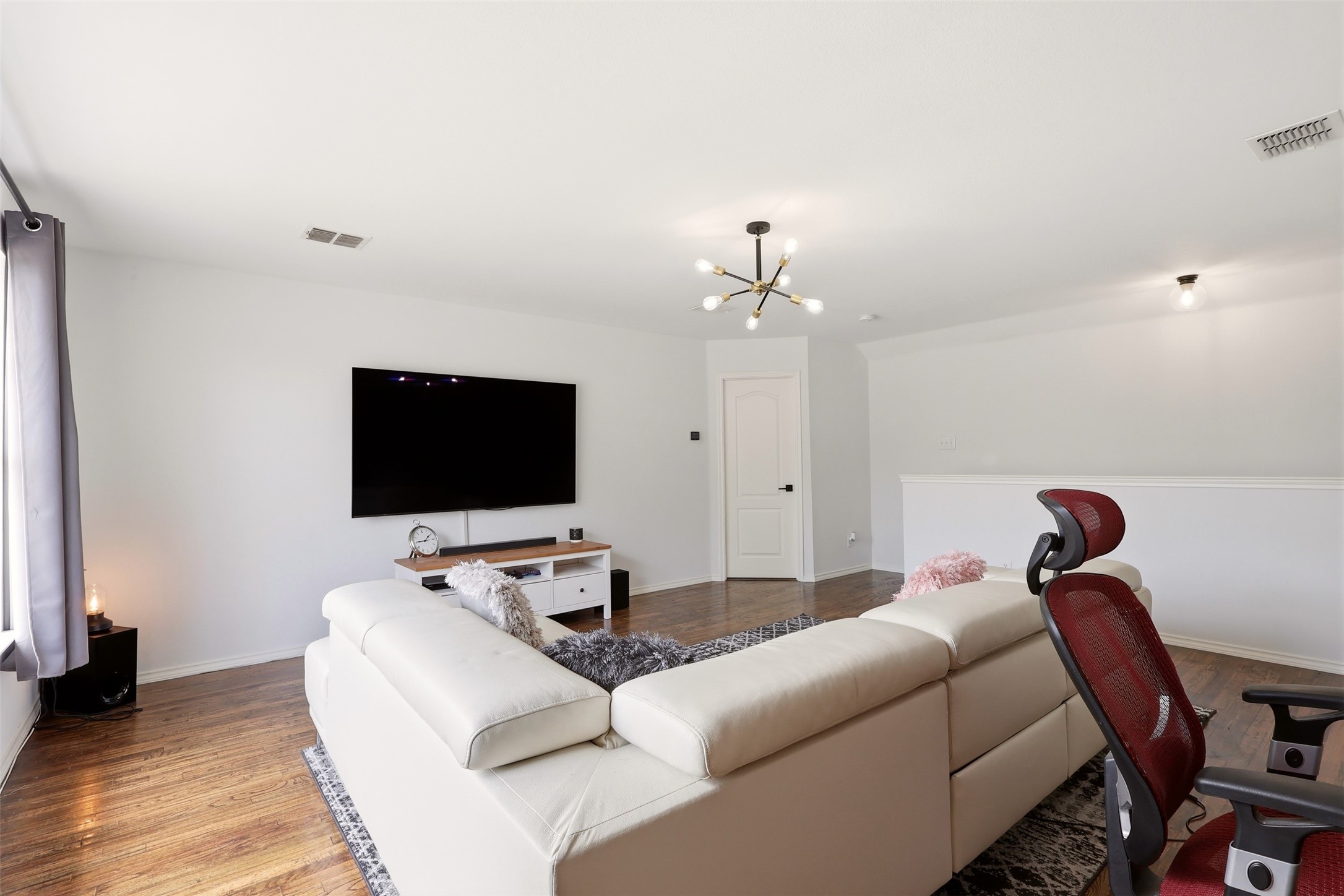 1744 Ivy Lane