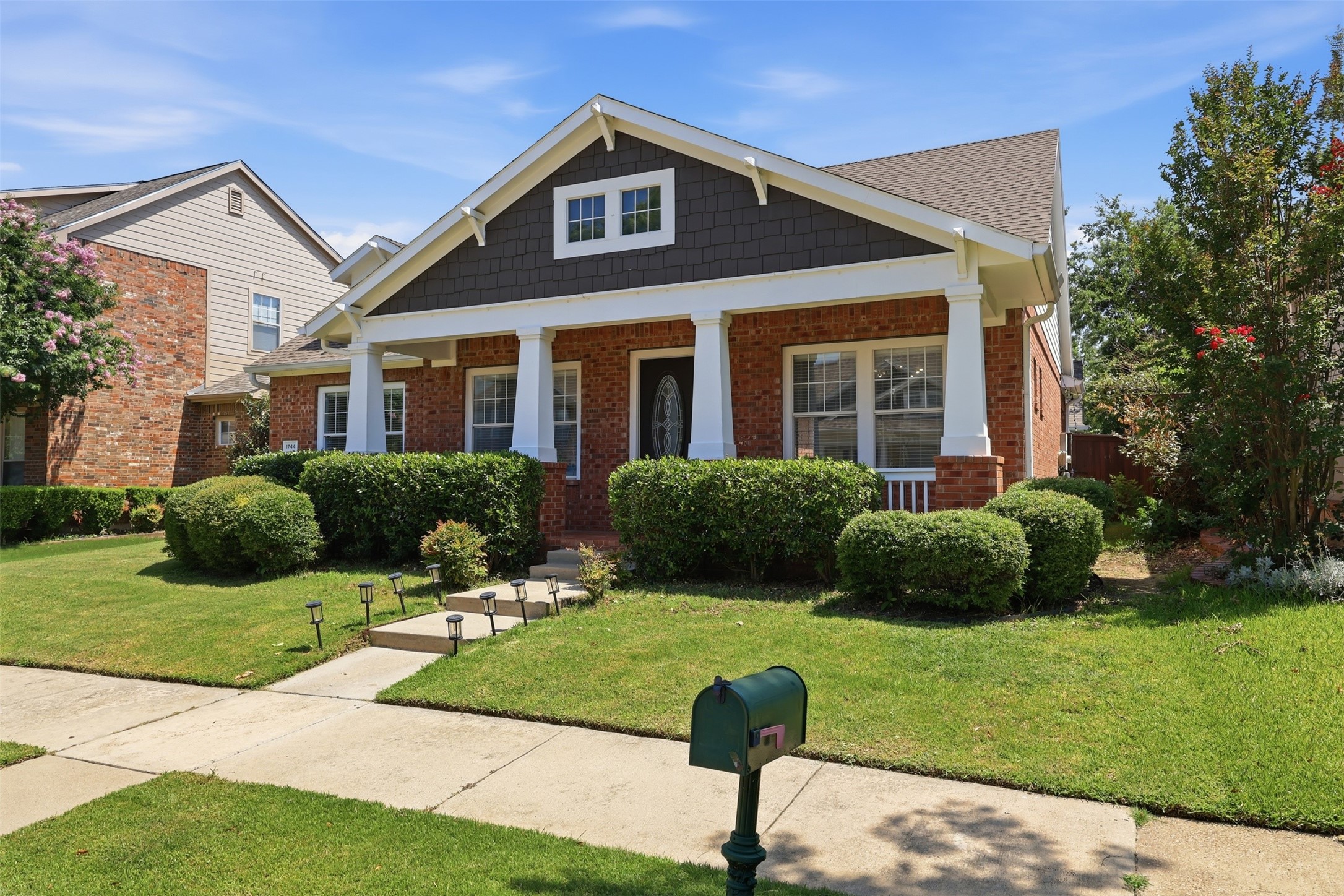 1744 Ivy Lane