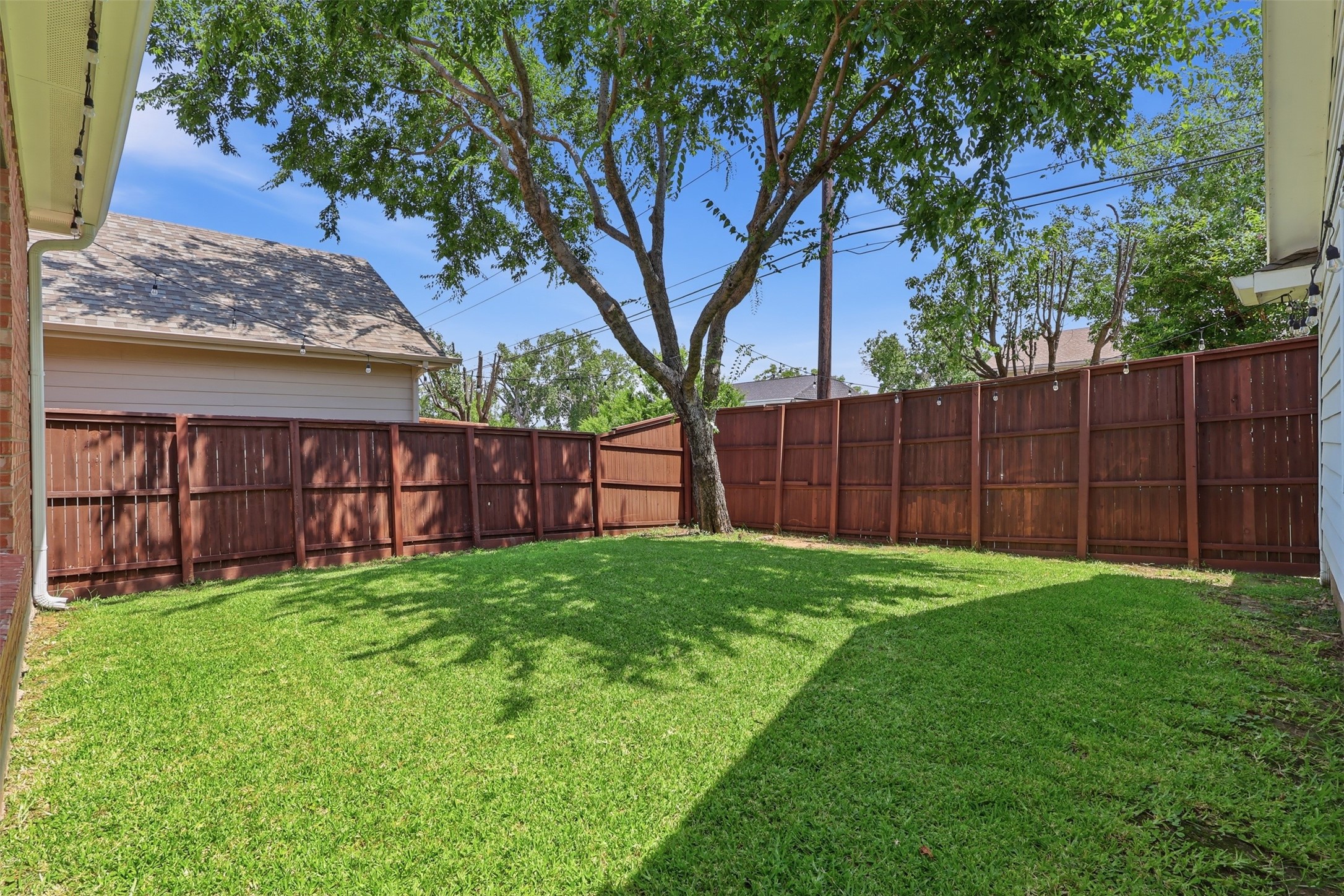 1744 Ivy Lane