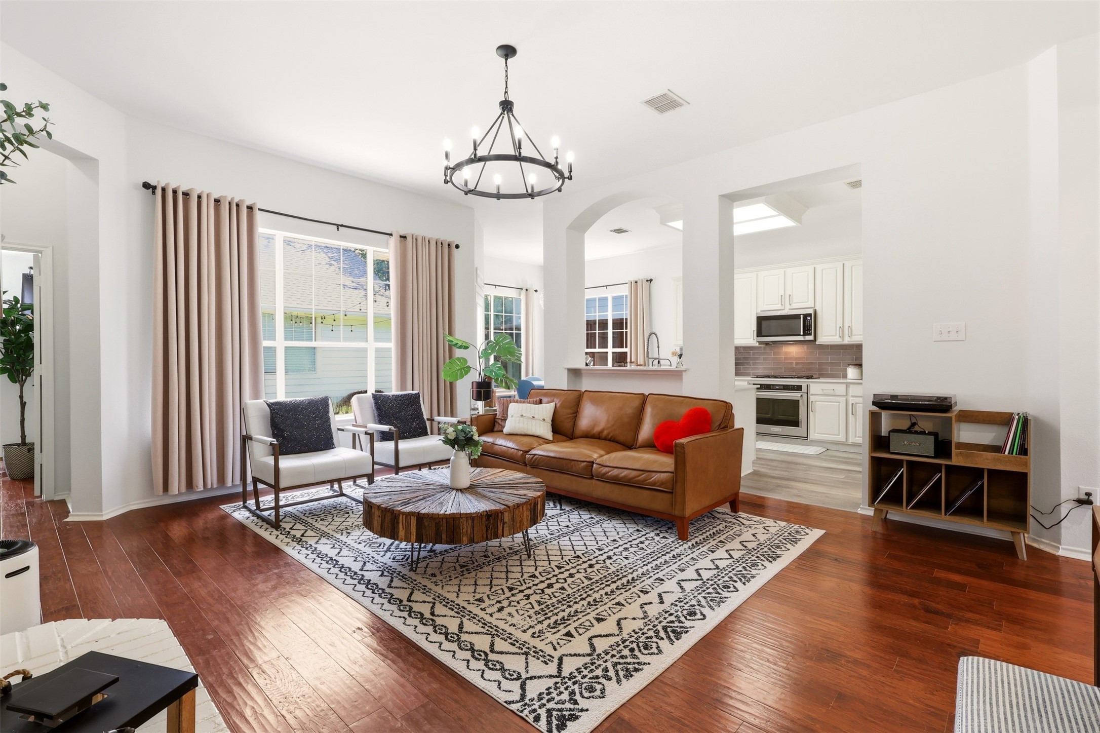 1744 Ivy Lane