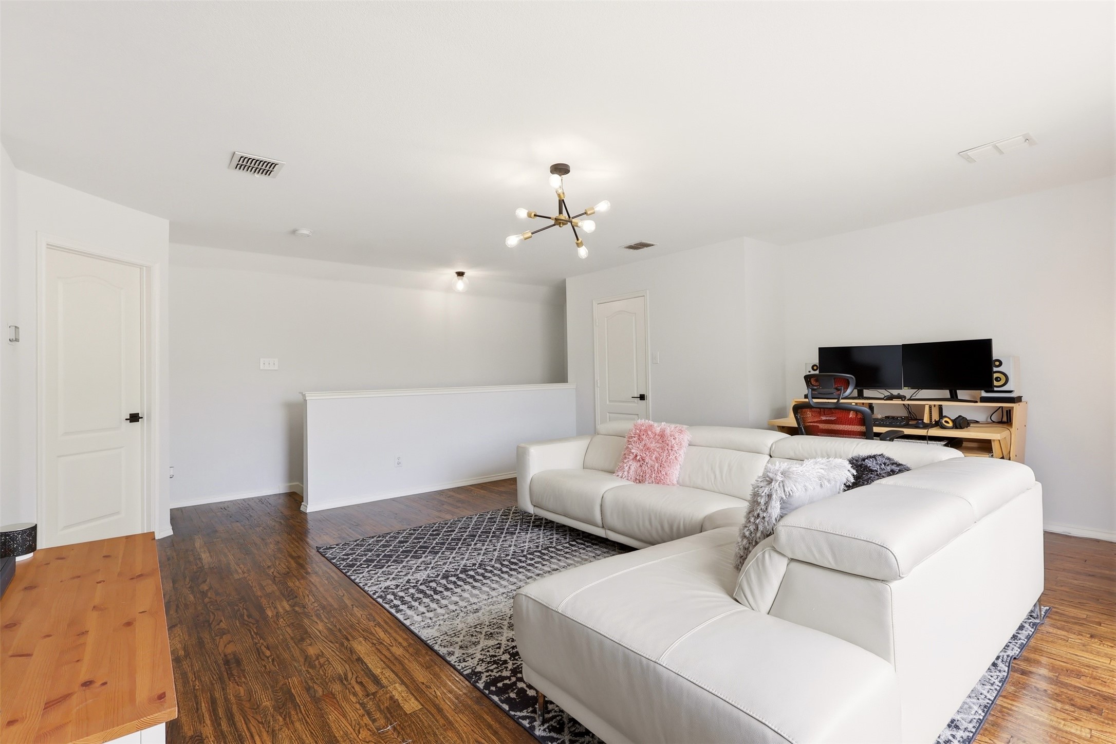1744 Ivy Lane