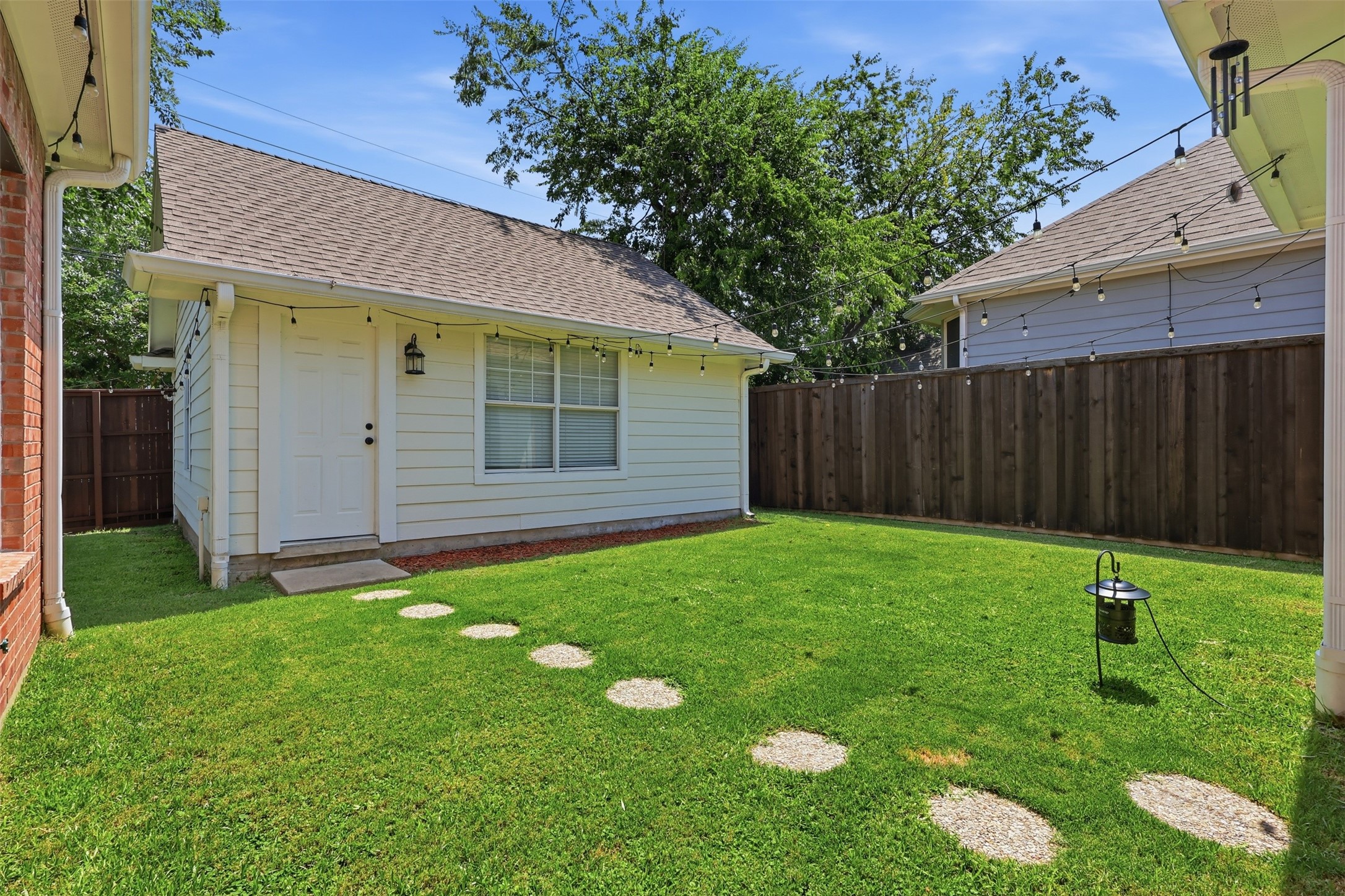1744 Ivy Lane