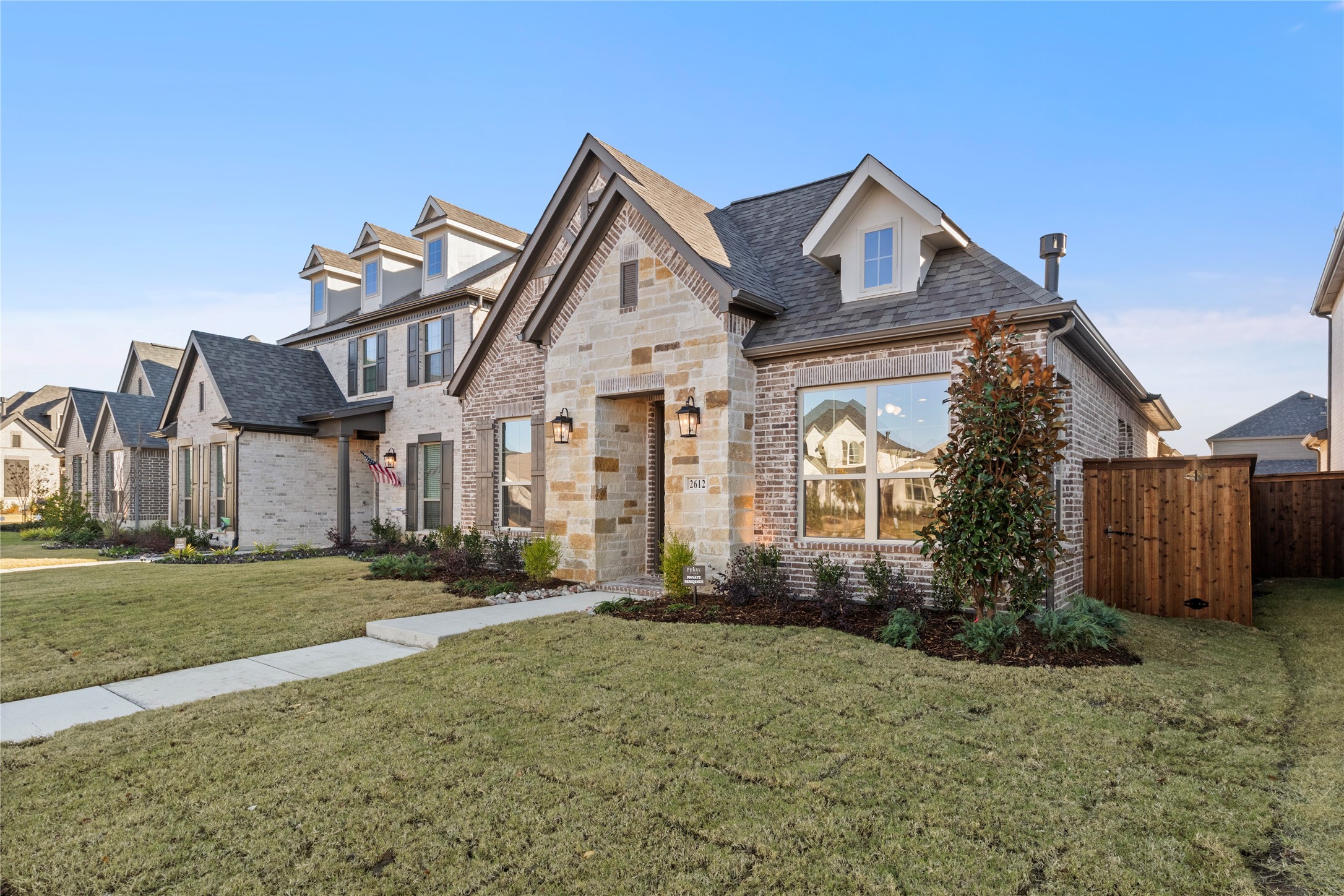 2612 Griffith Mews