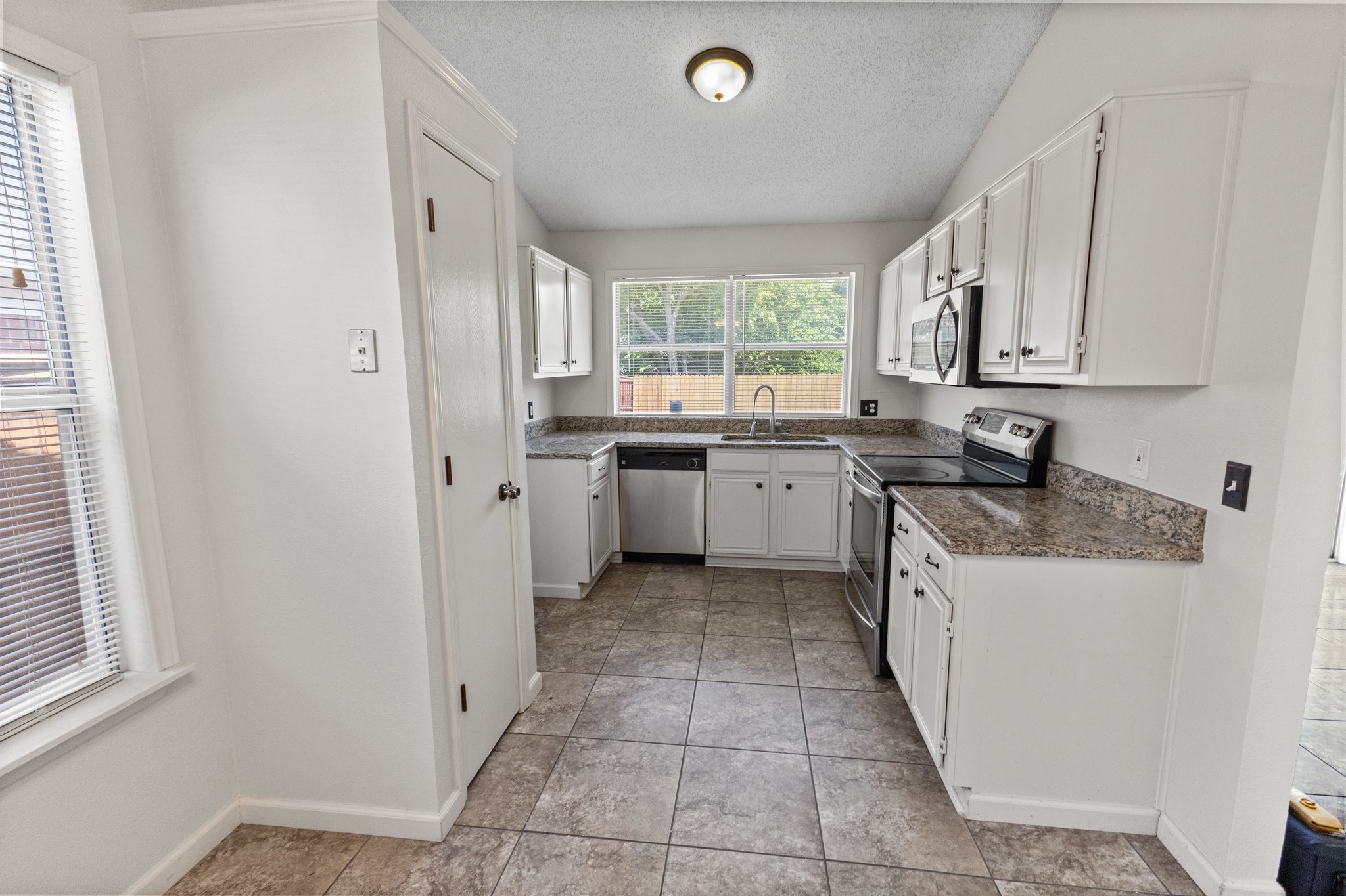 4609 Feathercrest Drive