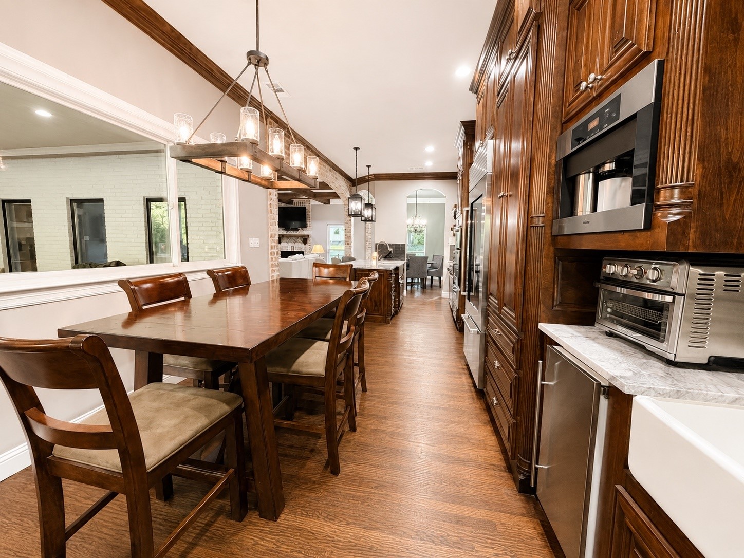 1606 Sam Rayburn Highway