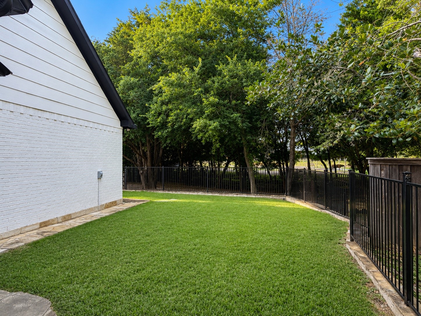 1606 Sam Rayburn Highway