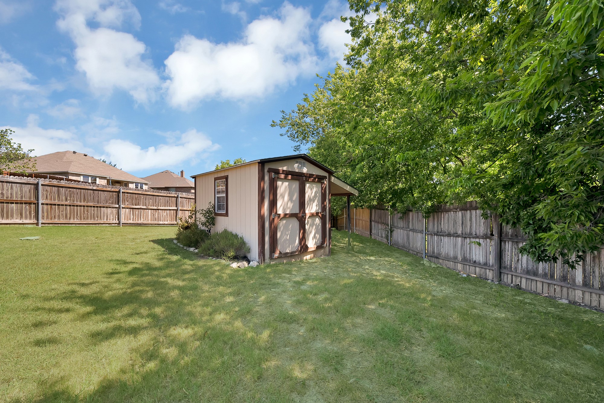 7256 Lake Country Drive