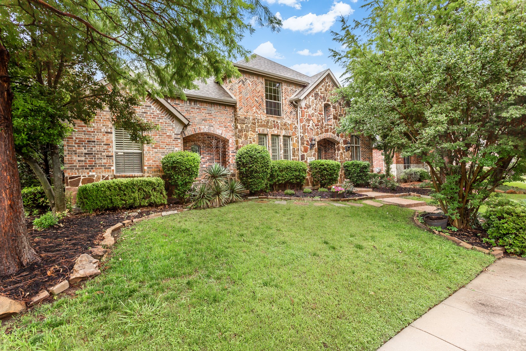 904 Crestmoor Drive