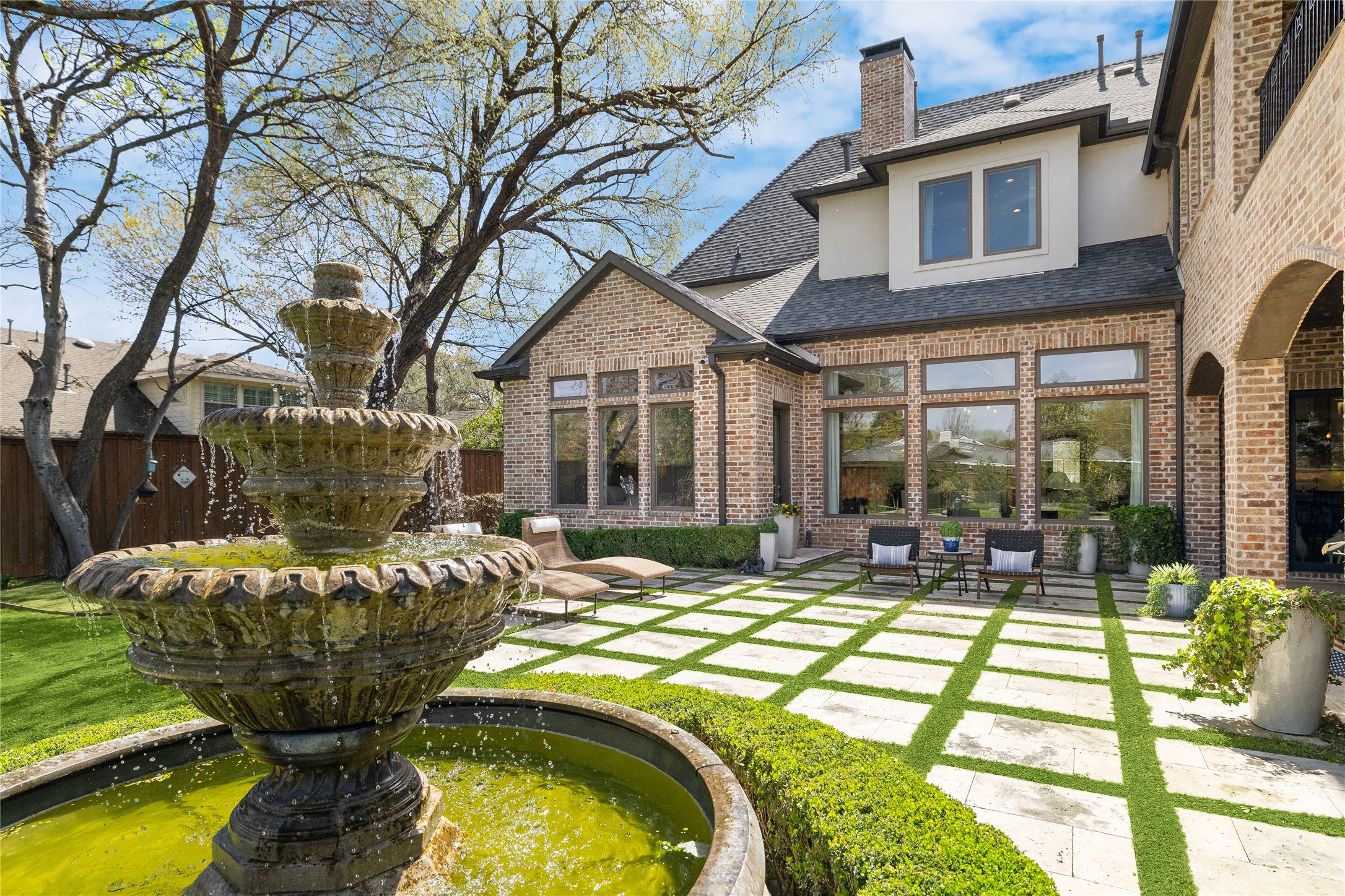 4719 Forest Lane