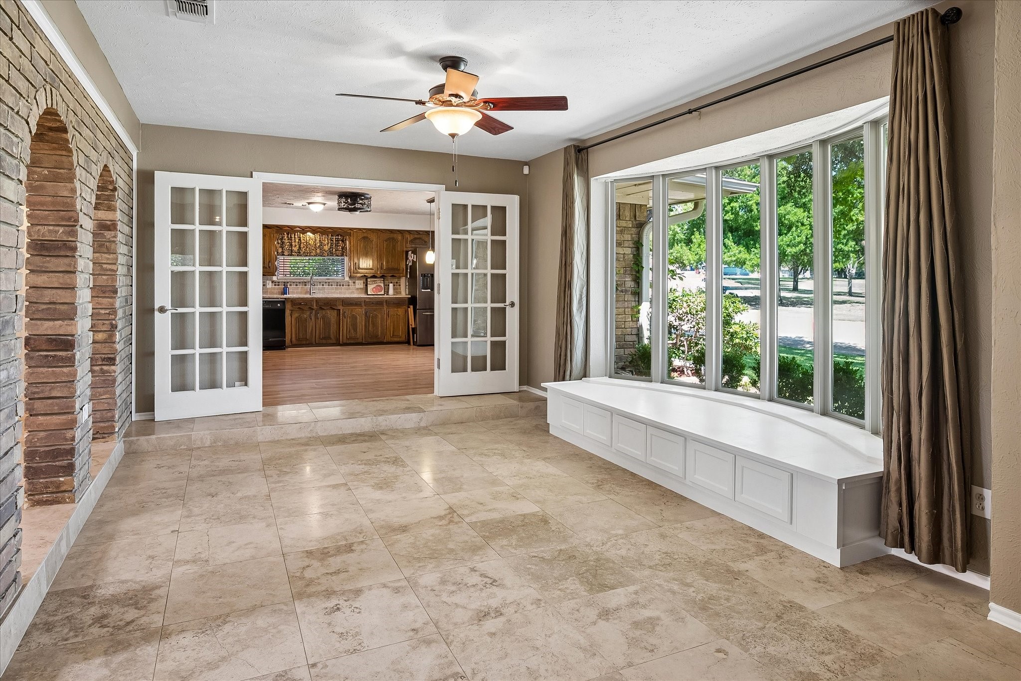 2216 Grandview Drive