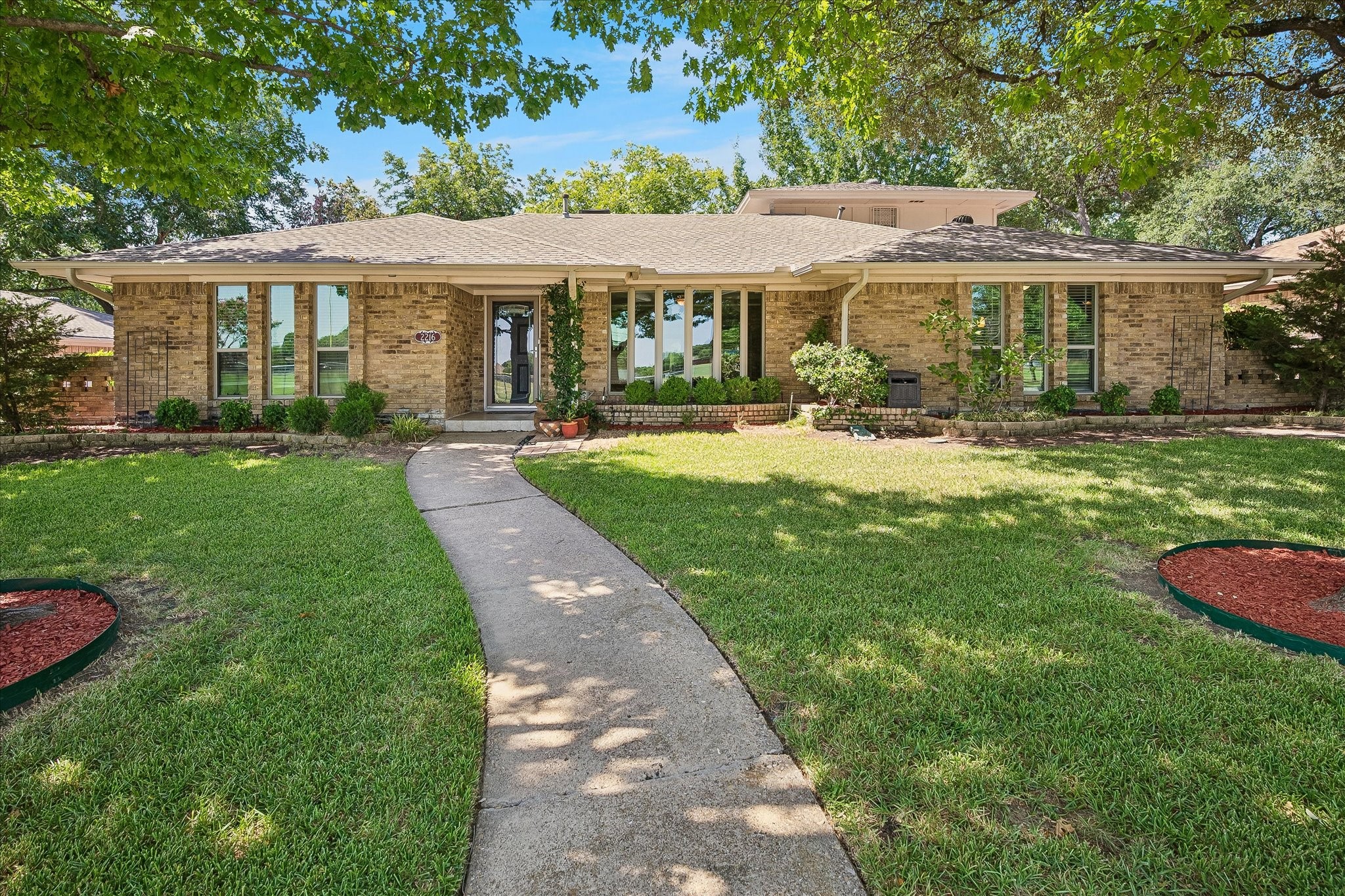 2216 Grandview Drive