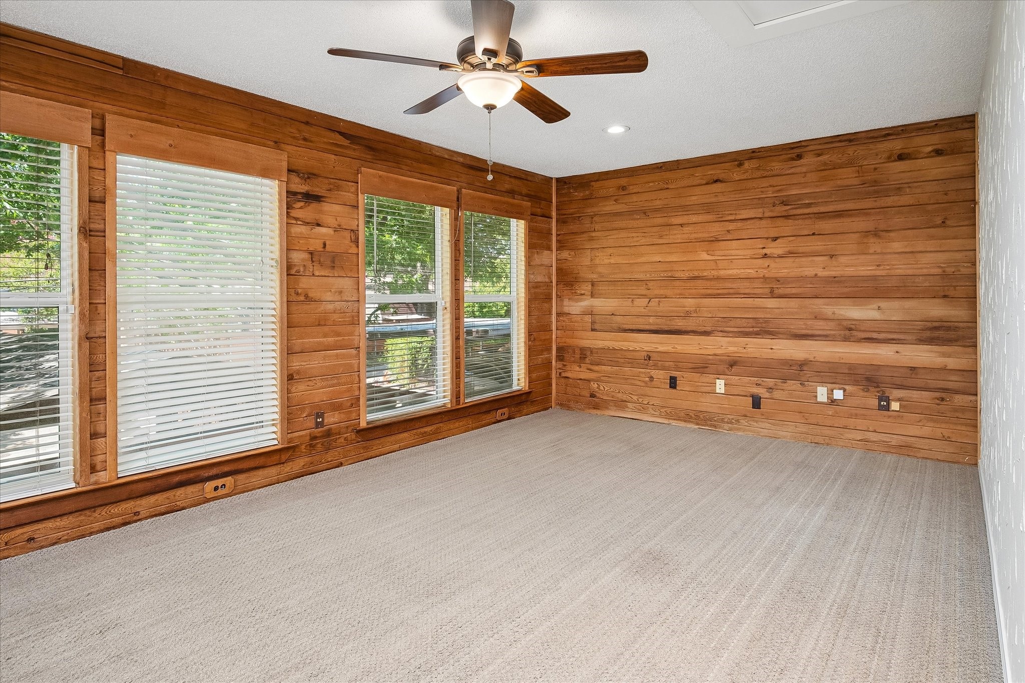 2216 Grandview Drive