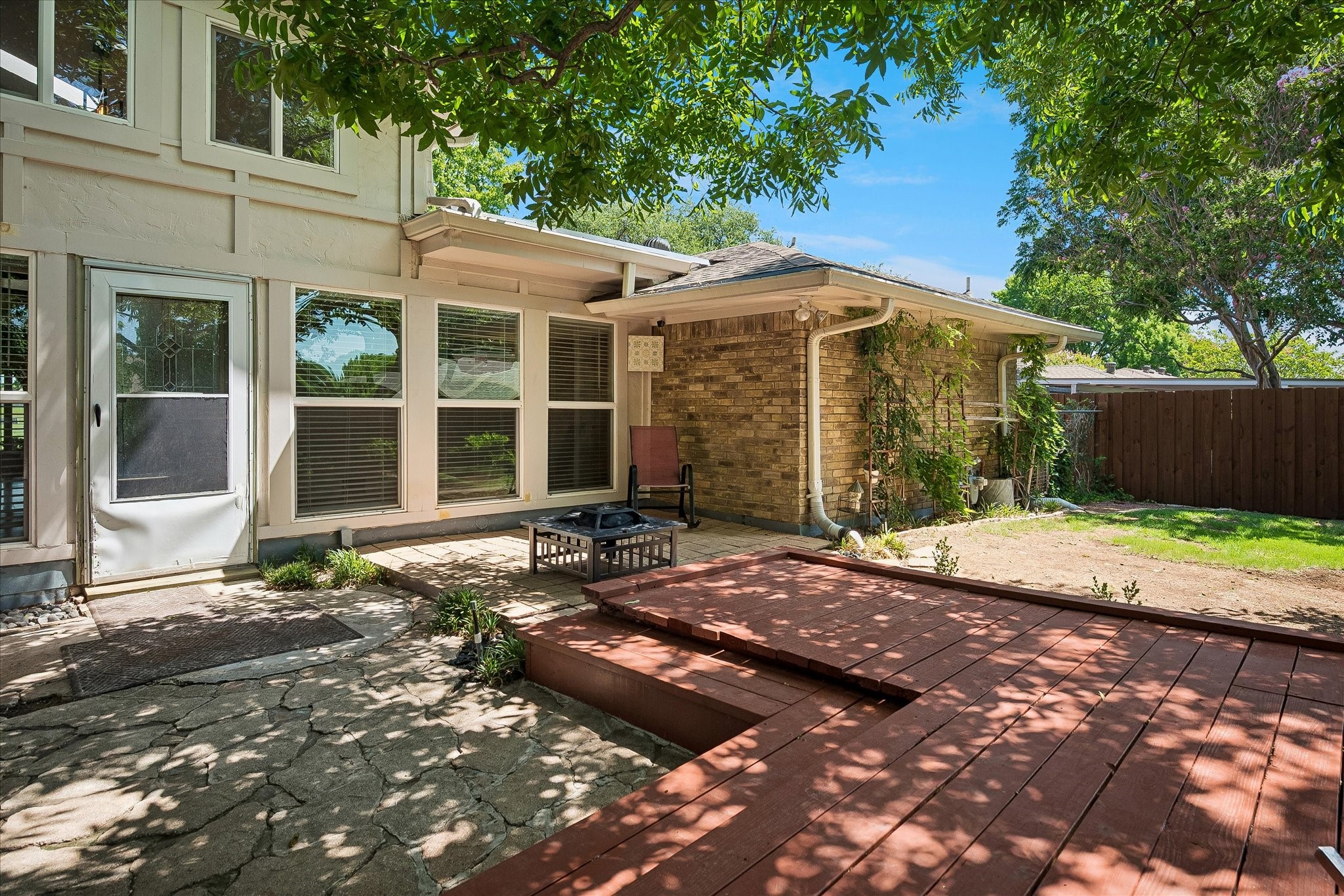 2216 Grandview Drive
