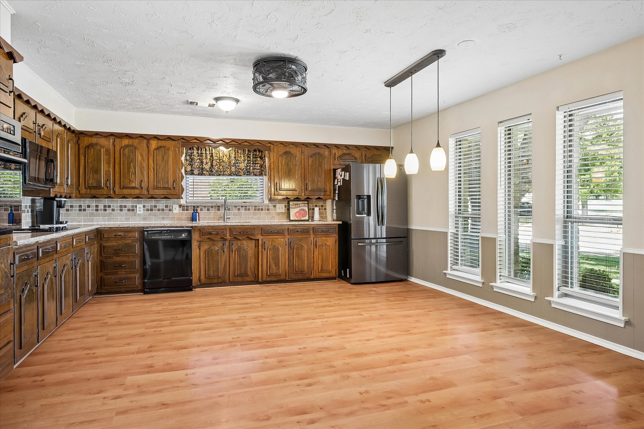 2216 Grandview Drive