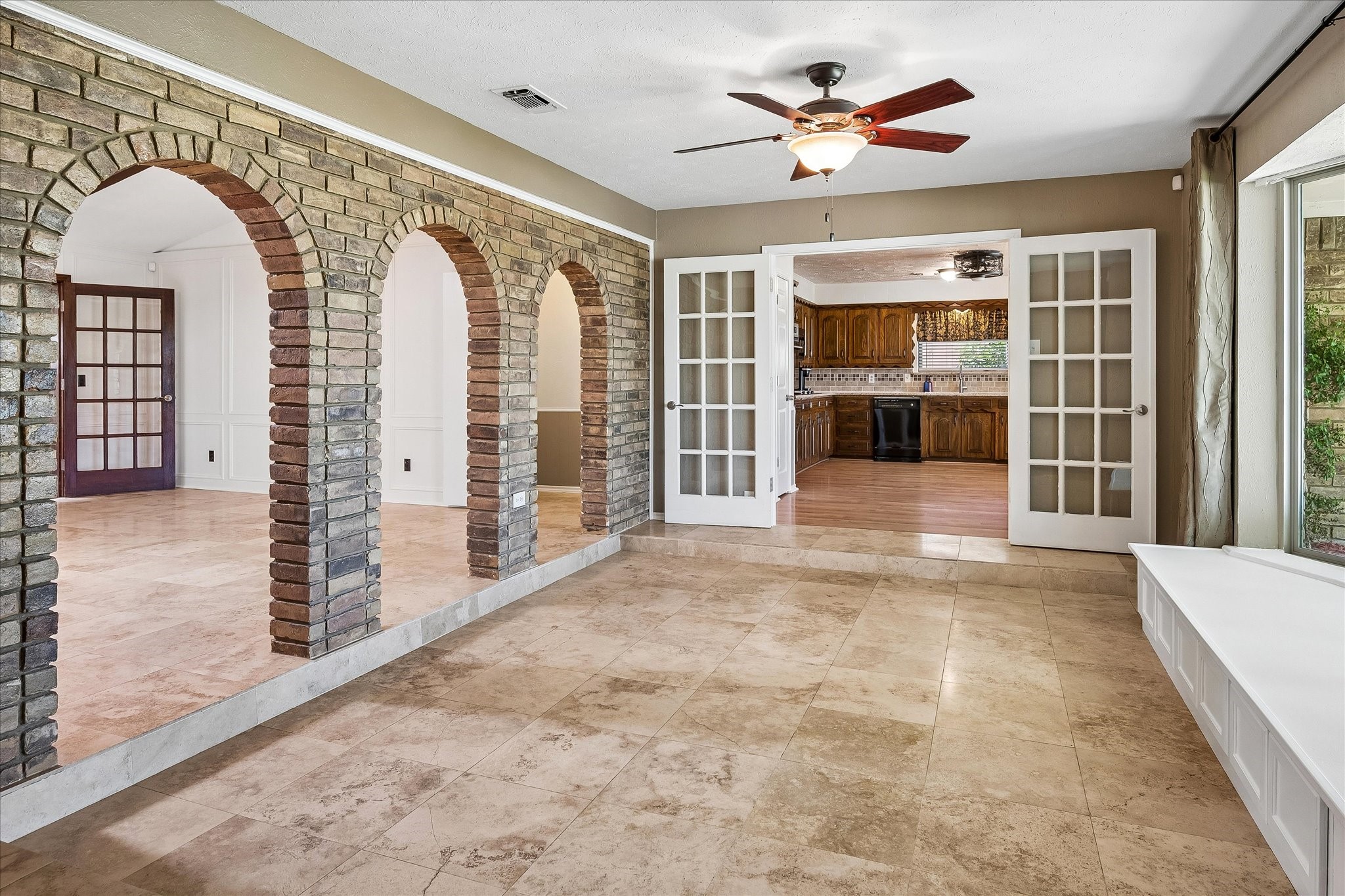 2216 Grandview Drive