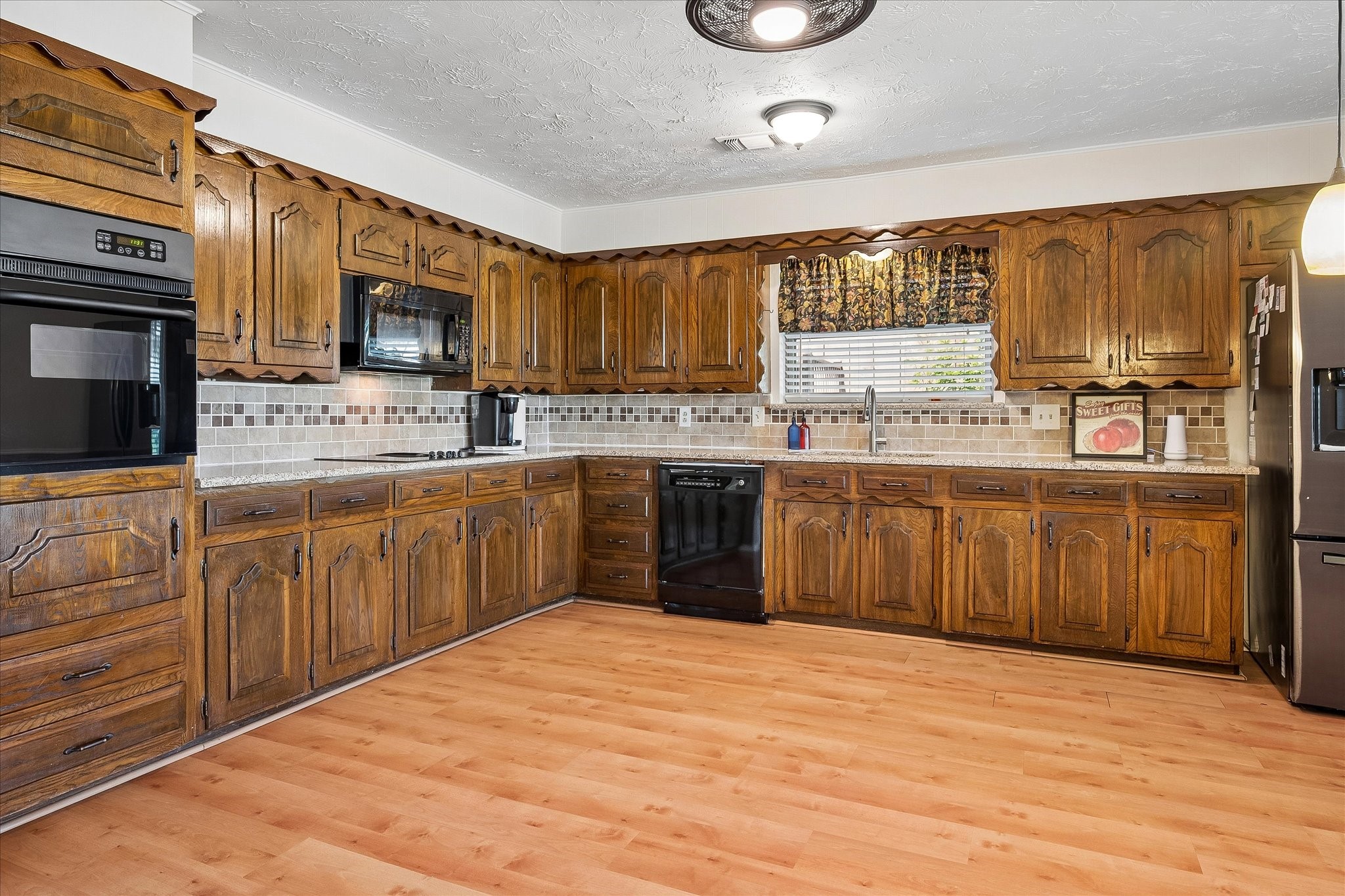 2216 Grandview Drive
