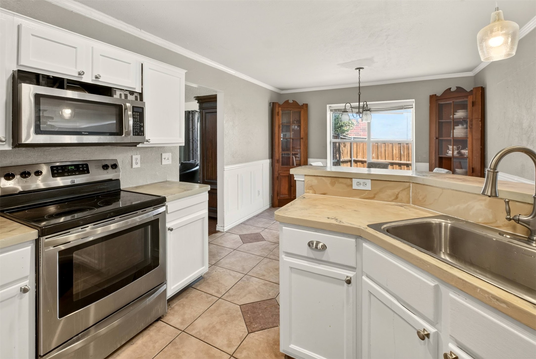 2272 Bresee Drive