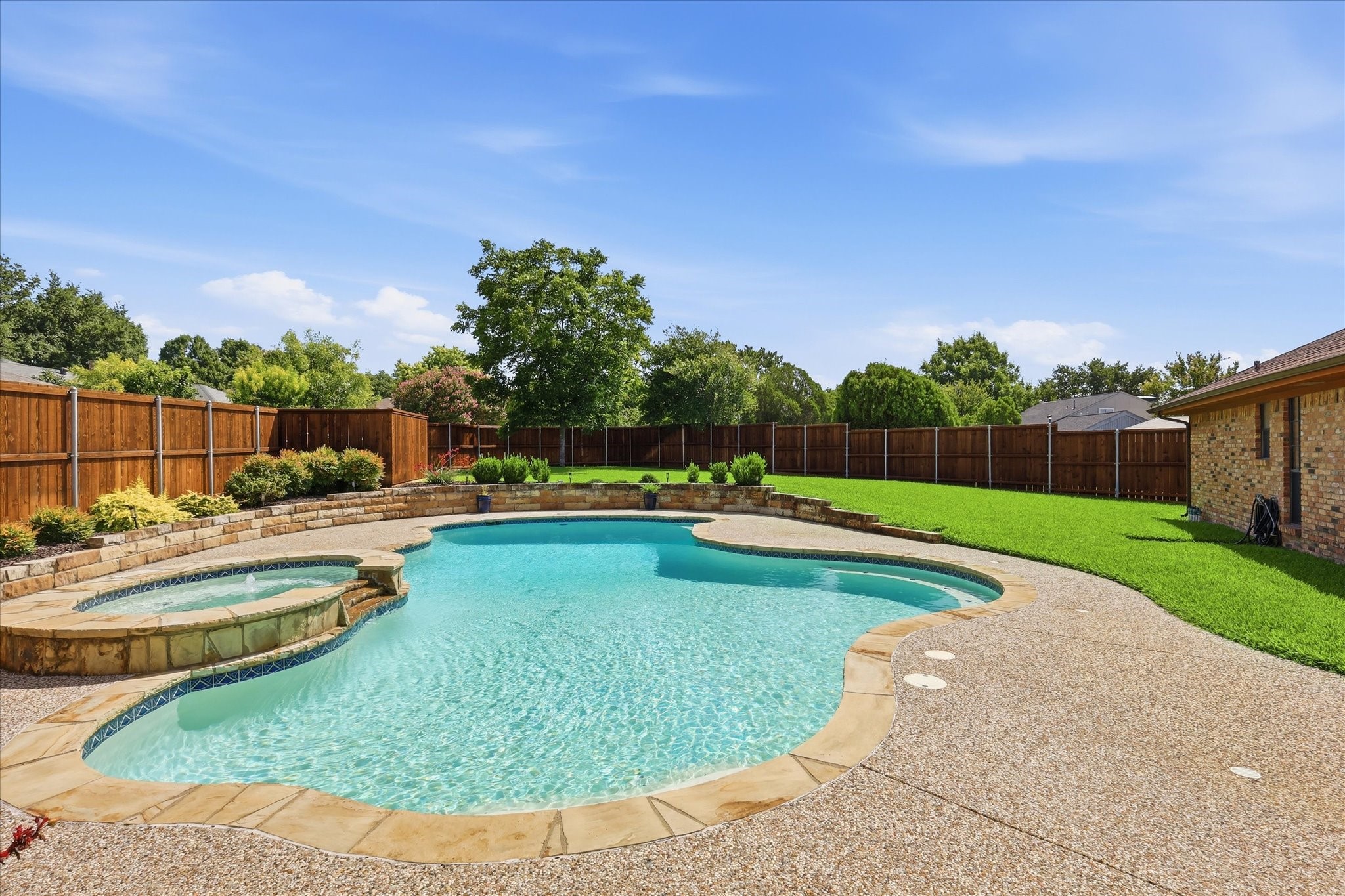 1915 Robin Meadow Circle