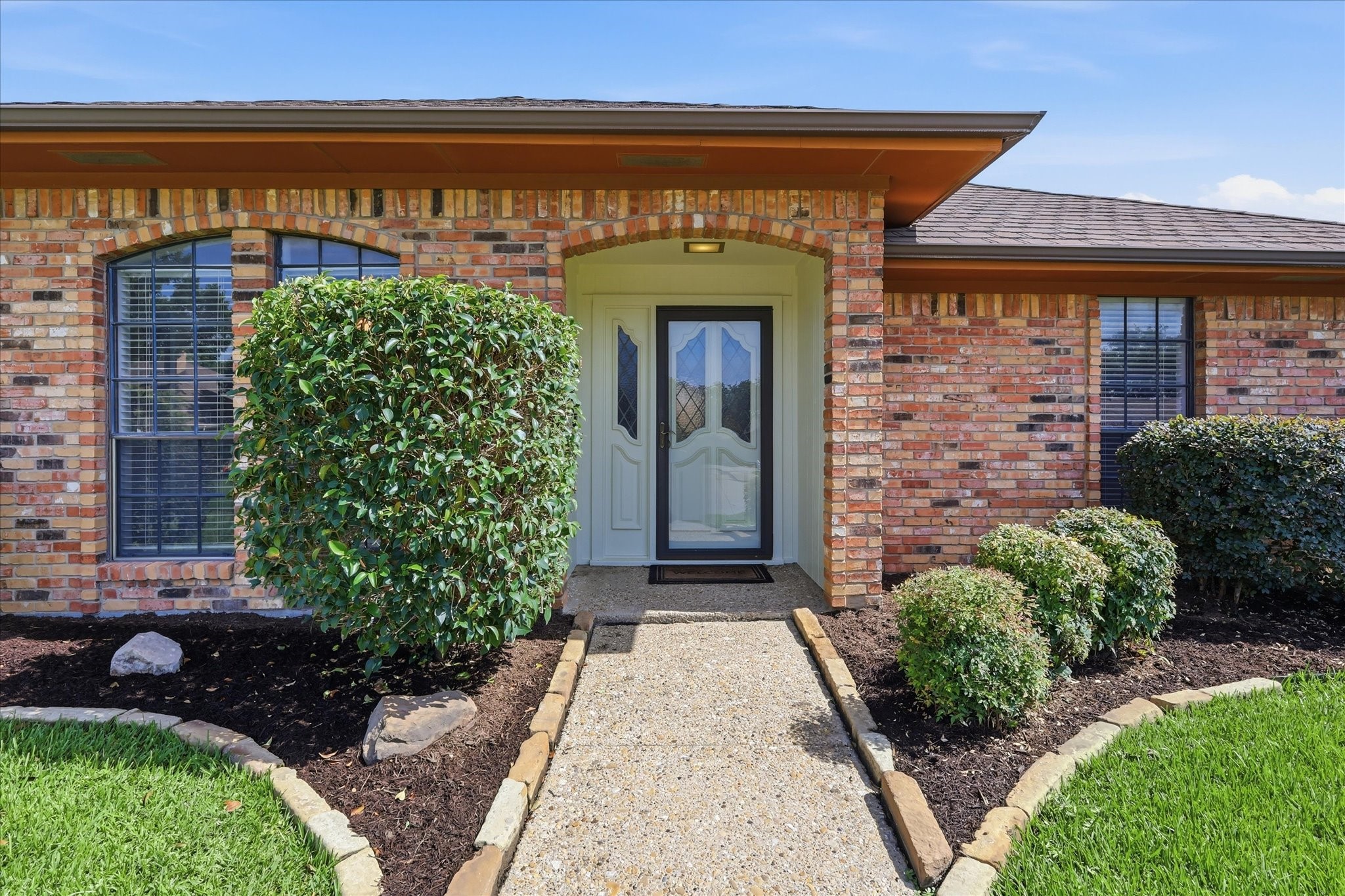 1915 Robin Meadow Circle