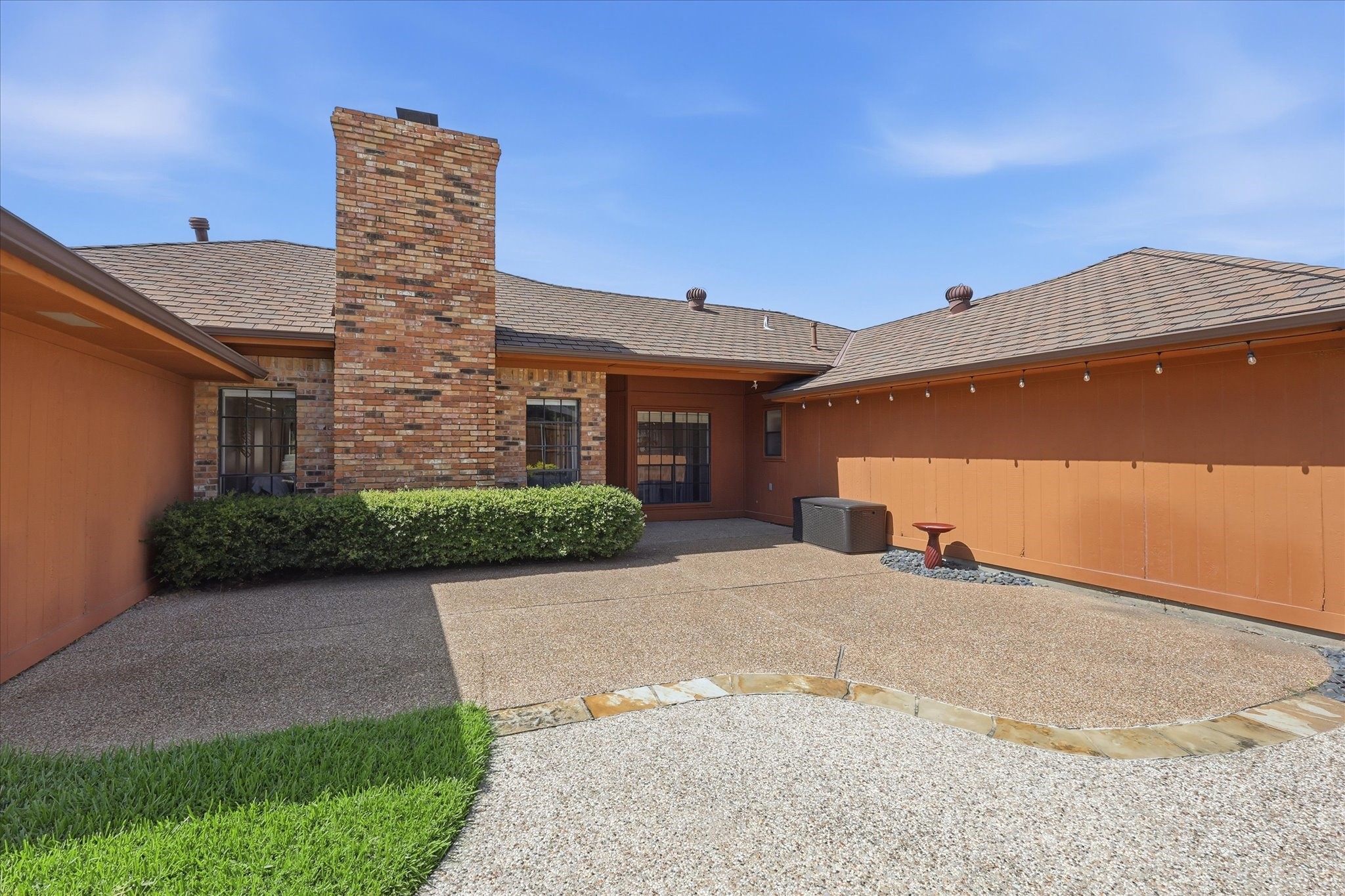 1915 Robin Meadow Circle