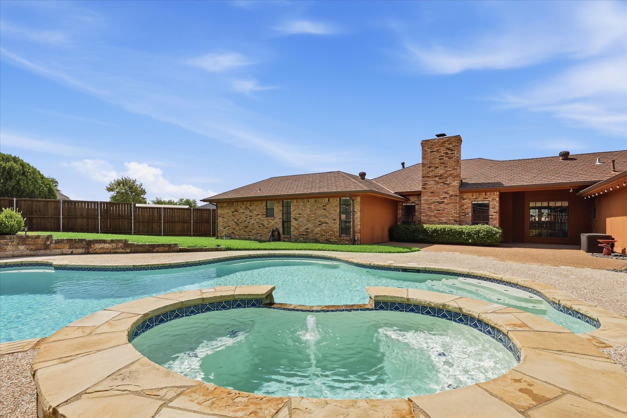 1915 Robin Meadow Circle