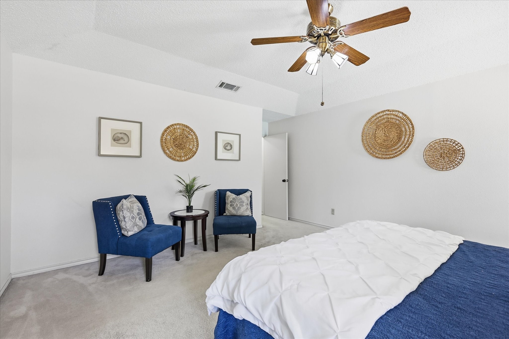 1915 Robin Meadow Circle