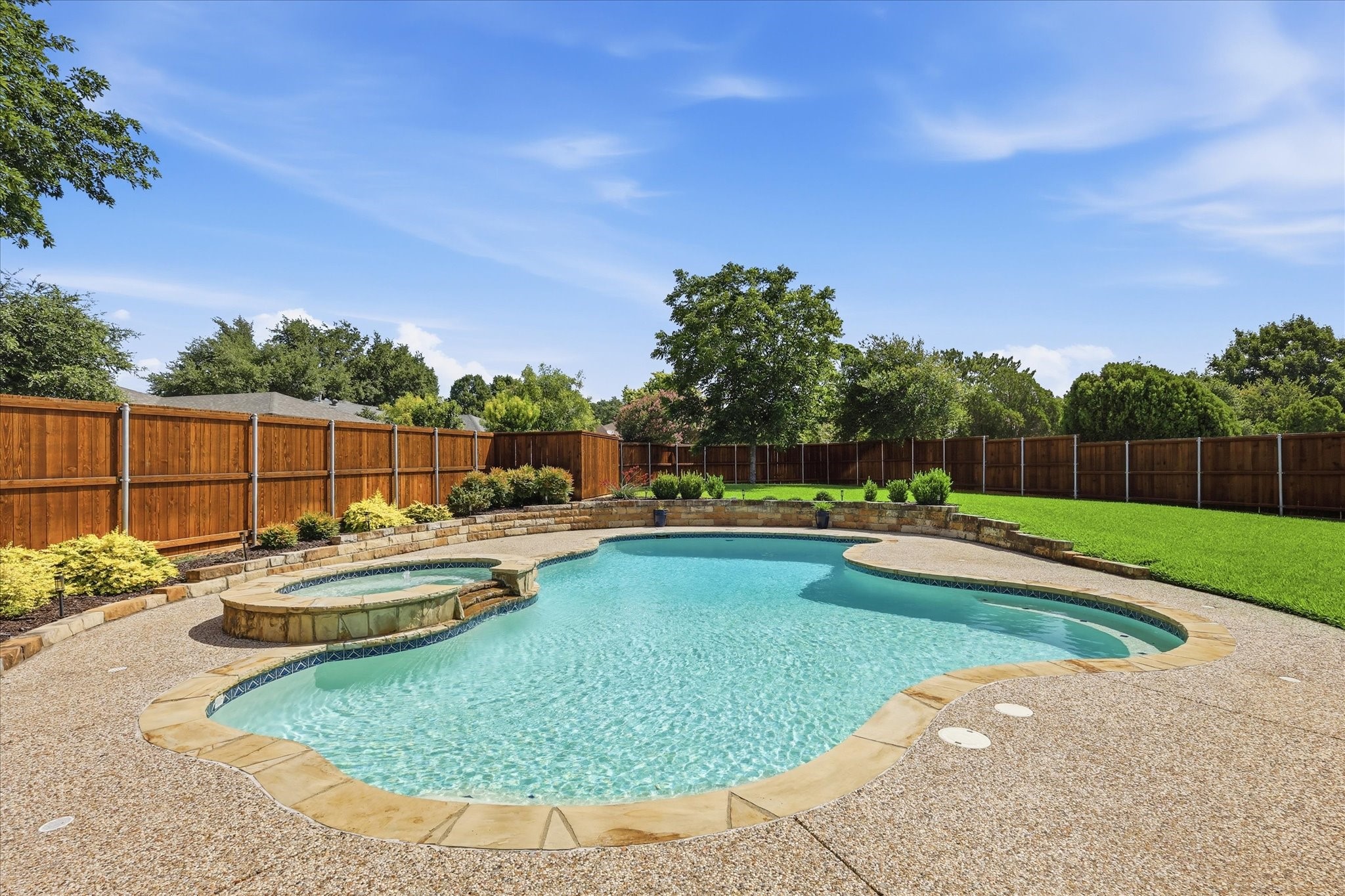1915 Robin Meadow Circle