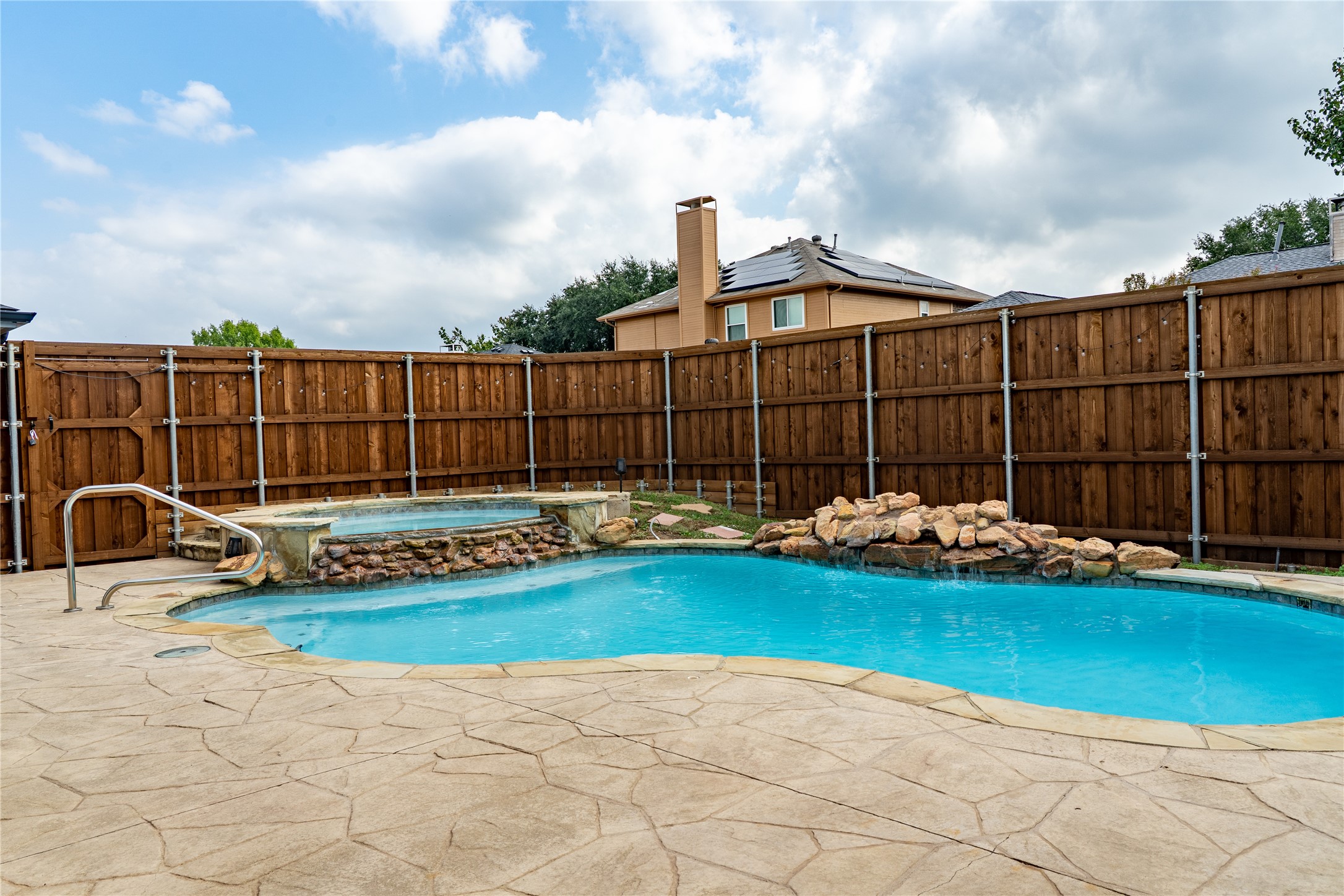 2604 Hackberry Creek