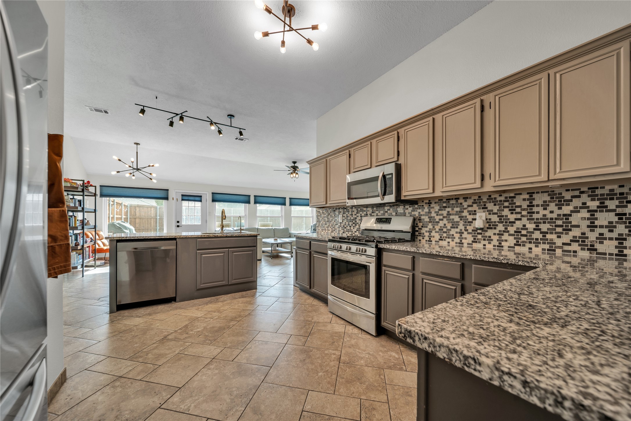 2604 Hackberry Creek