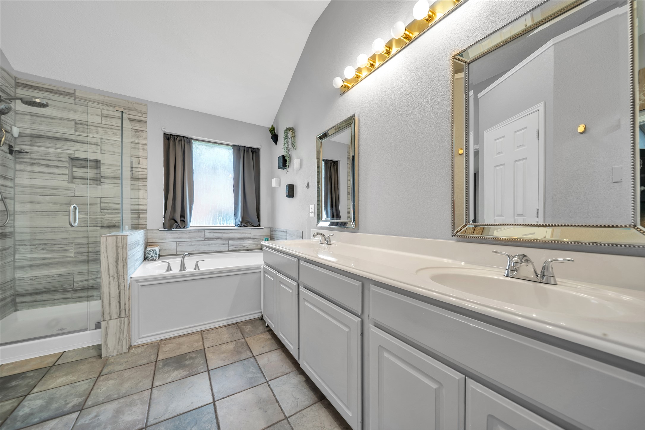 2604 Hackberry Creek