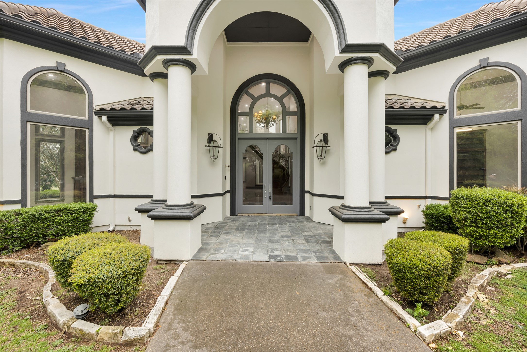 1813 Richlen Way
