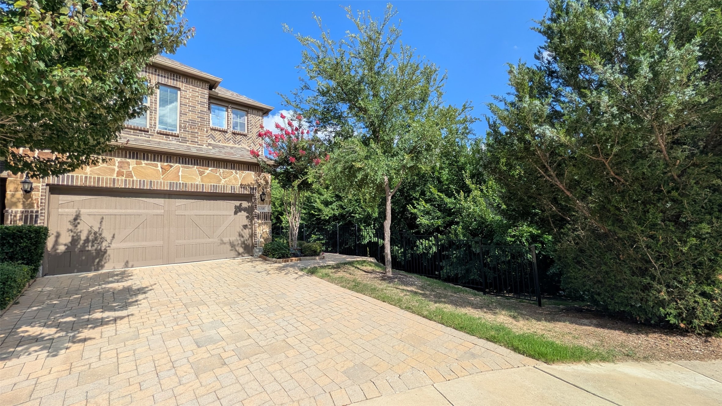 6300 Hermosa Drive