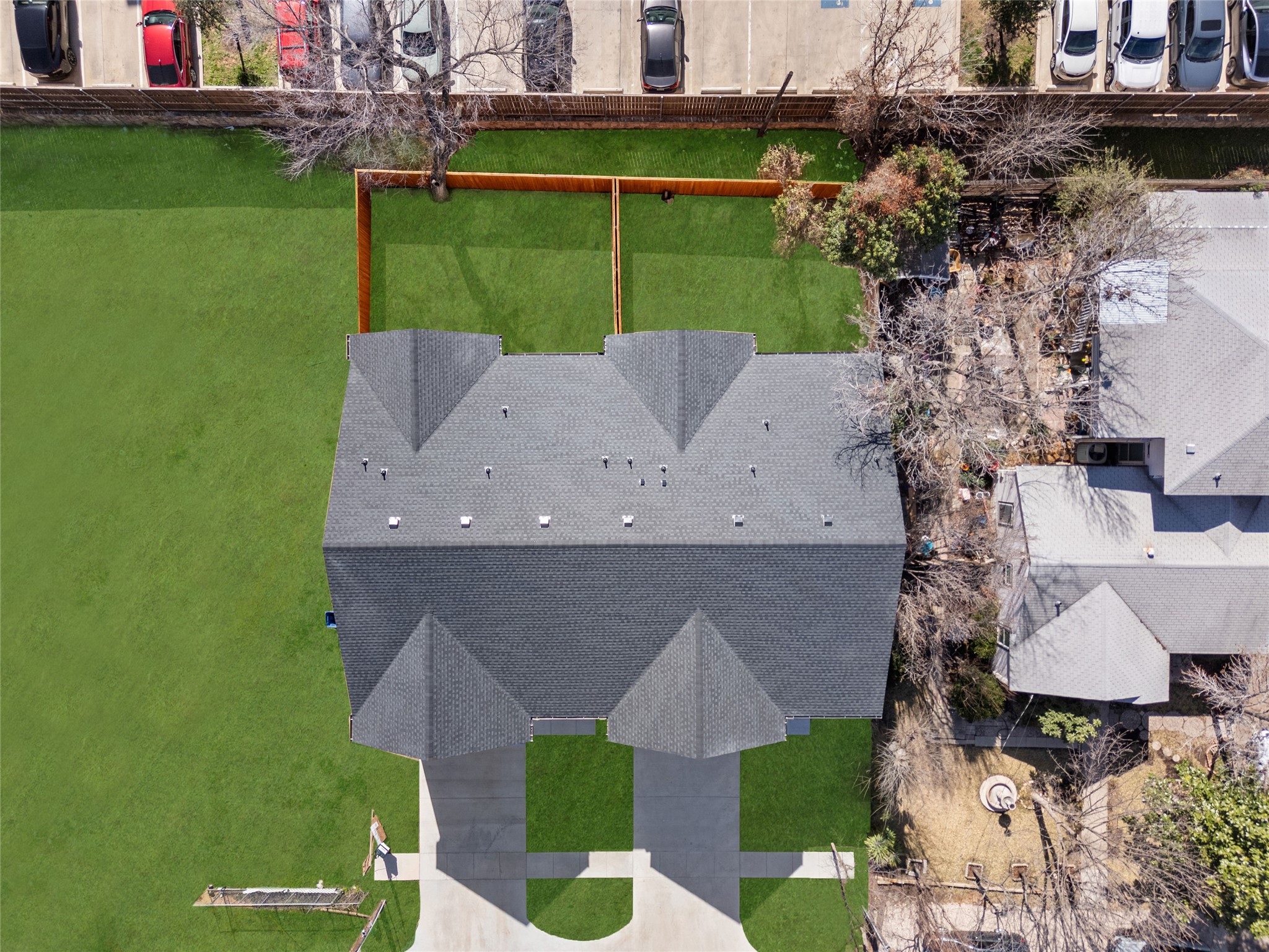 6911 & 6913 Mohawk Drive