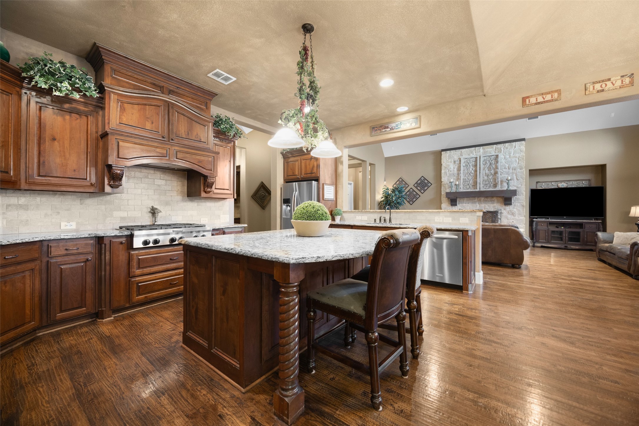 905 Cipriani Drive