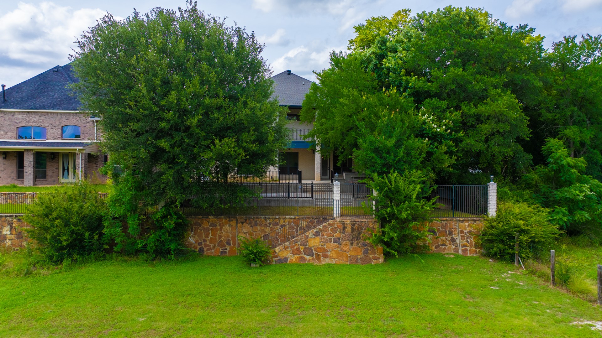 902 Saint George Place