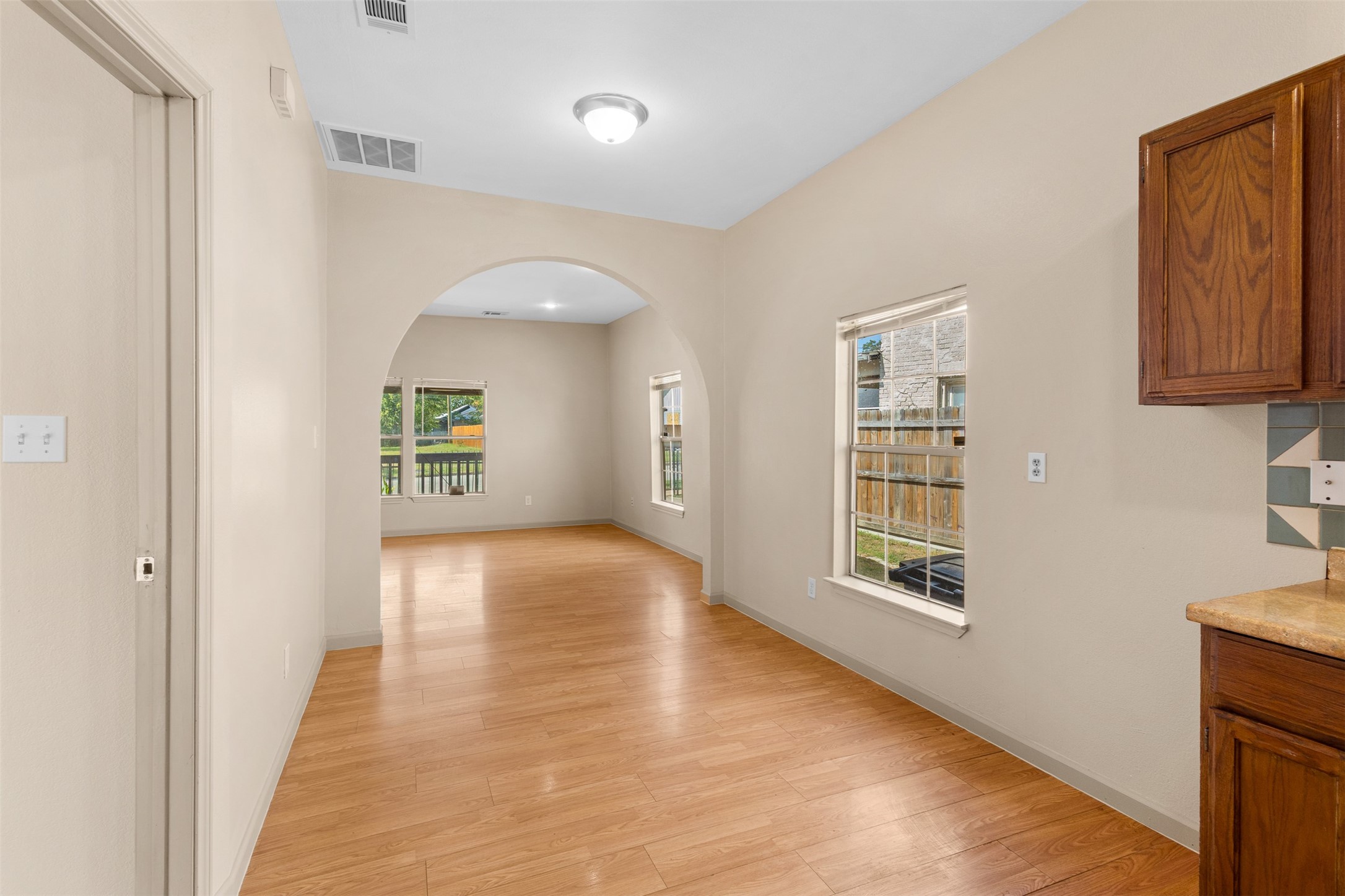 1235 E Leuda Street