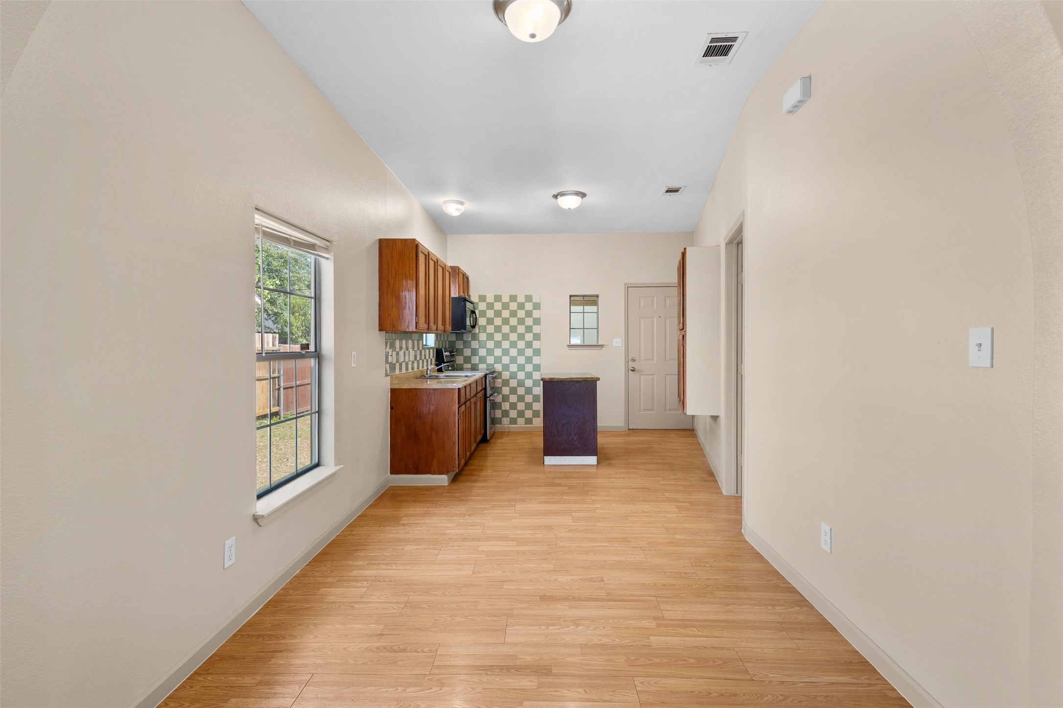1235 E Leuda Street