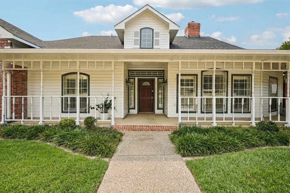 1380 Meandro Ria Lane