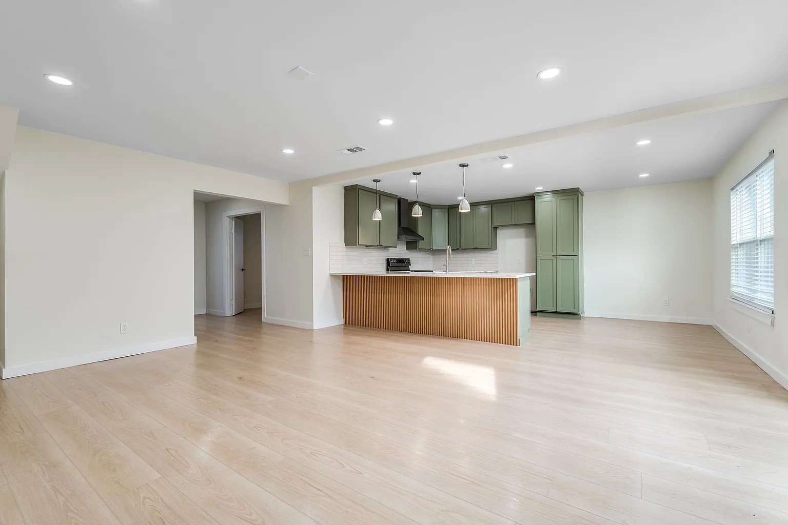 2730 Golfing Green Drive