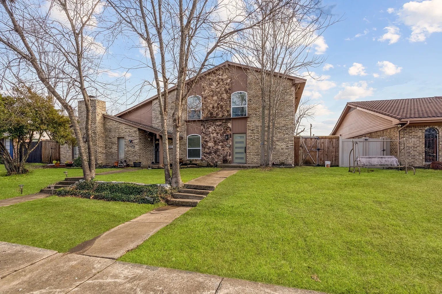 2730 Golfing Green Drive