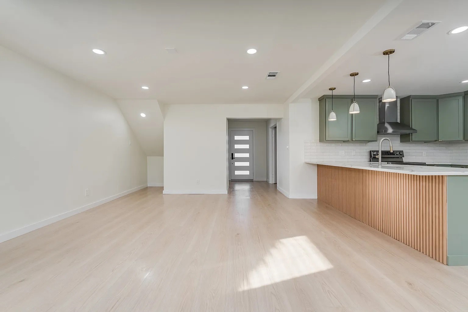 2730 Golfing Green Drive