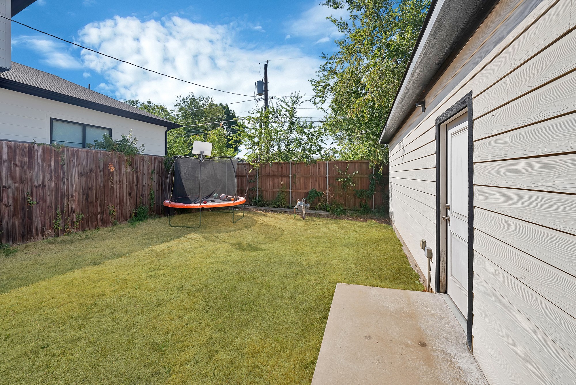 4622 Newmore Avenue