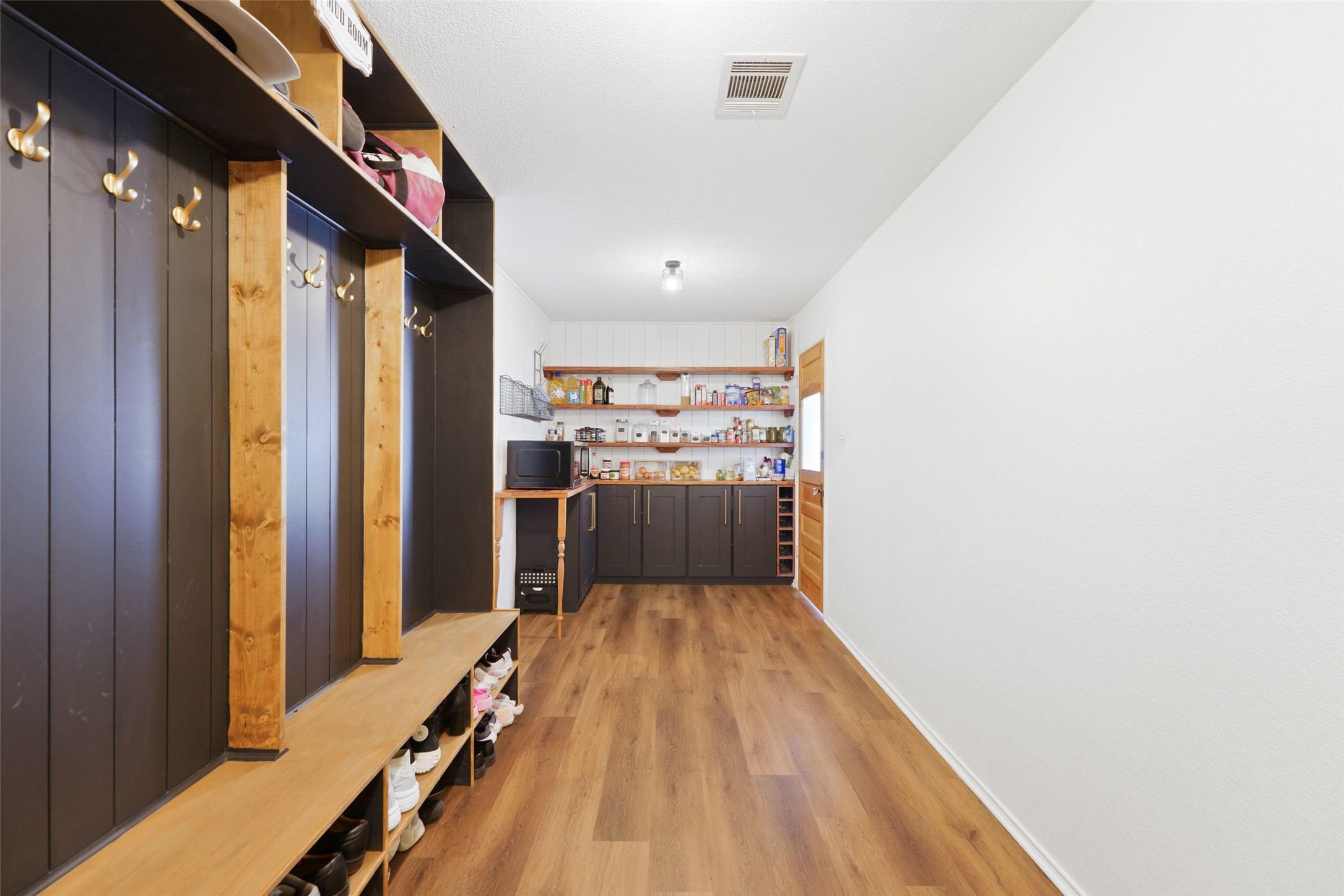 7536 Brentwood Stair Road