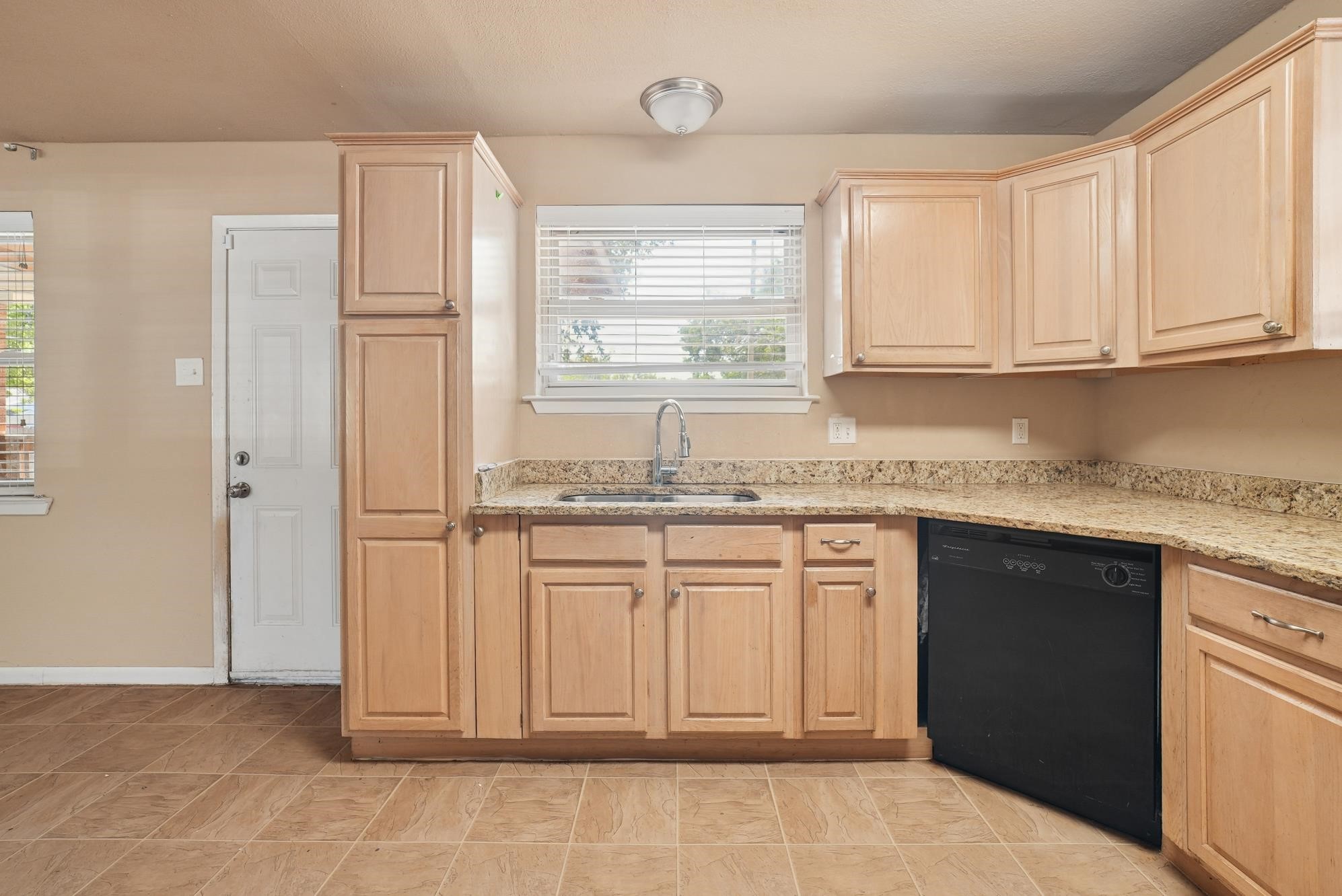 2604 Globe Avenue