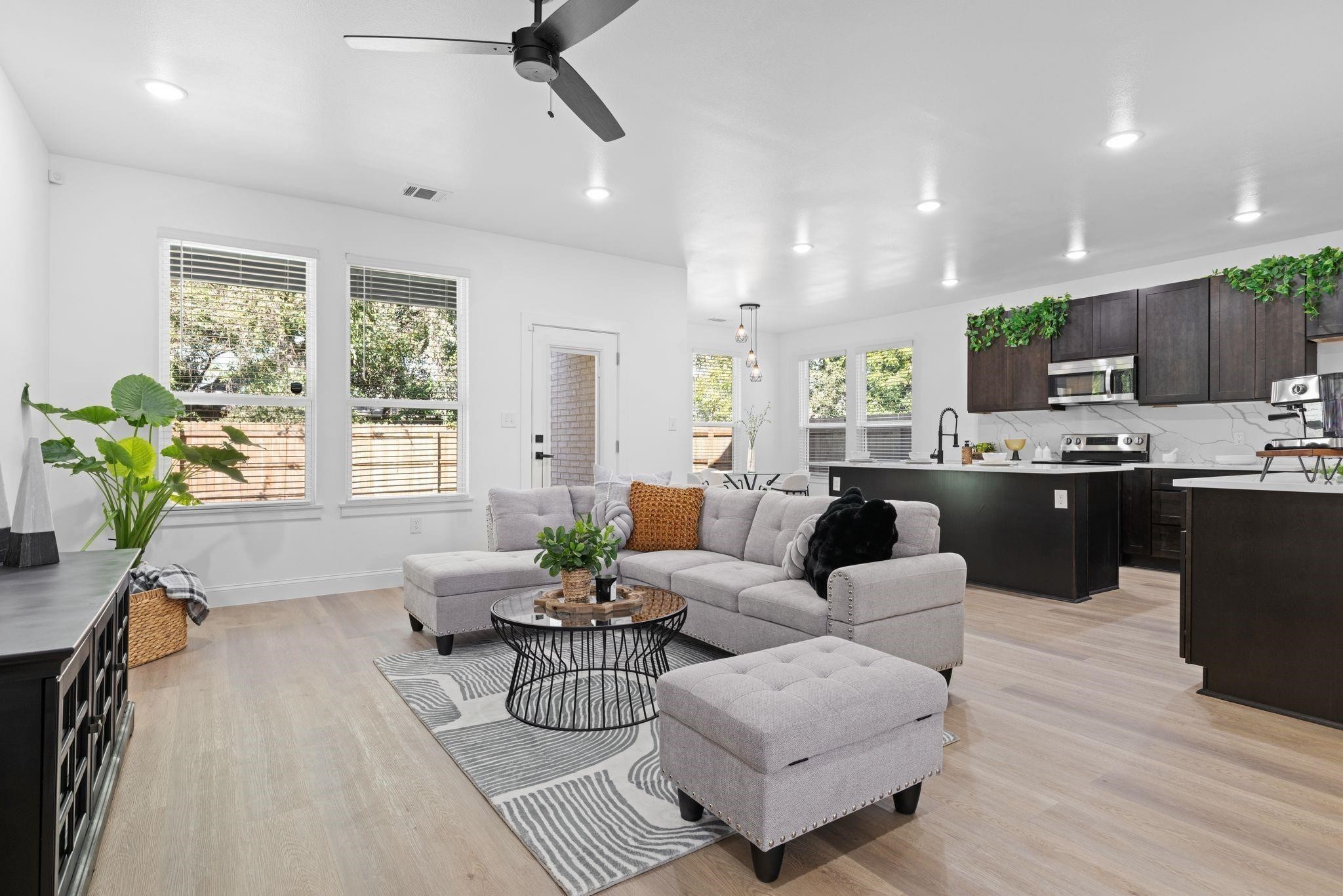 3037 Valentine Street