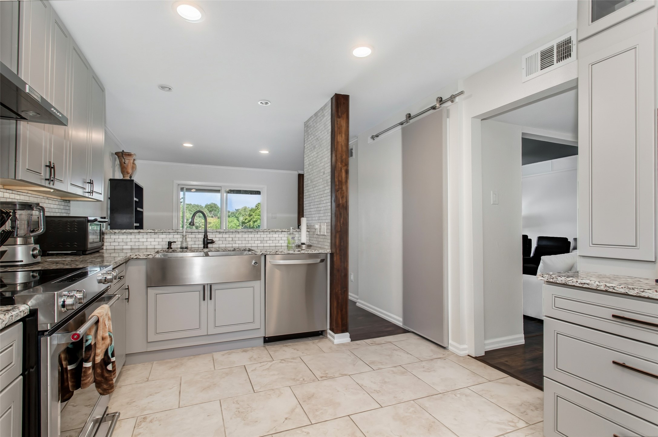 2925 Country Place Circle